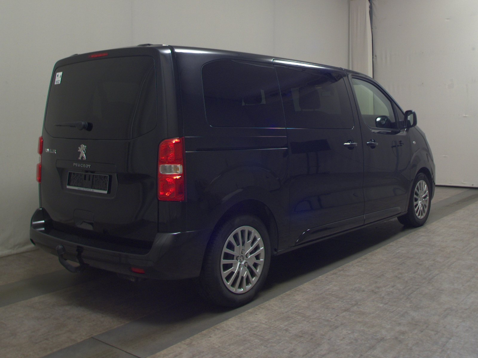 Peugeot Traveller 2.0 BlueHDi Business-Line 8-Sitze AHK 4