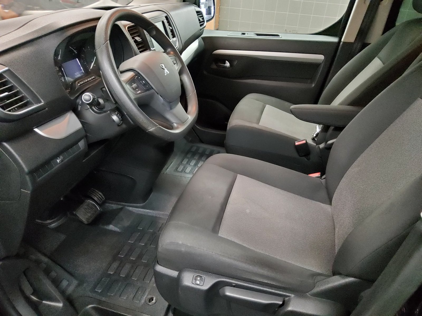 Peugeot Traveller 2.0 BlueHDi Business-Line 8-Sitze AHK 8