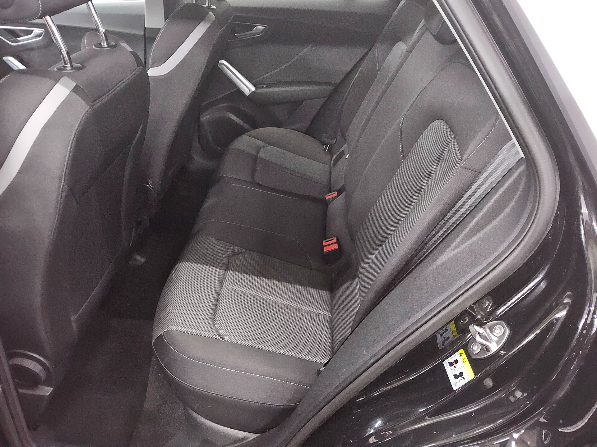 Audi Q2 35 TDI S-Line Navi LED Shz PDC 13