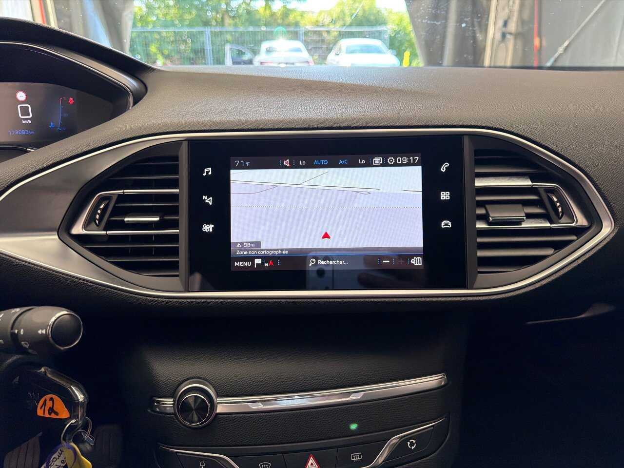 Peugeot 308 SW 1.5 BlueHDi Allure Navi T-Leder DigiTacho AHK RFK 6