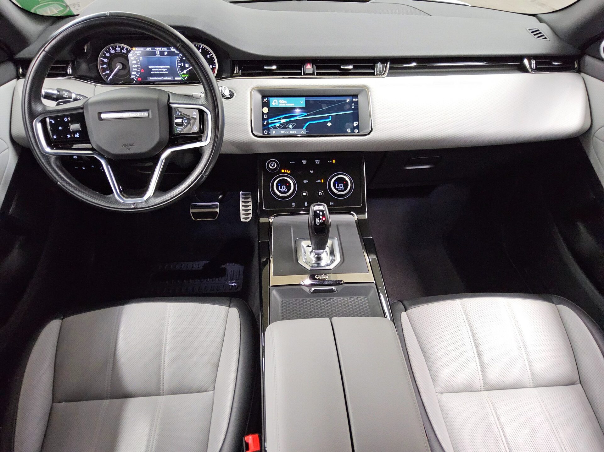 Land Rover Range Rover Evoque 1.5 P300e Hybrid R-Dynamic 5
