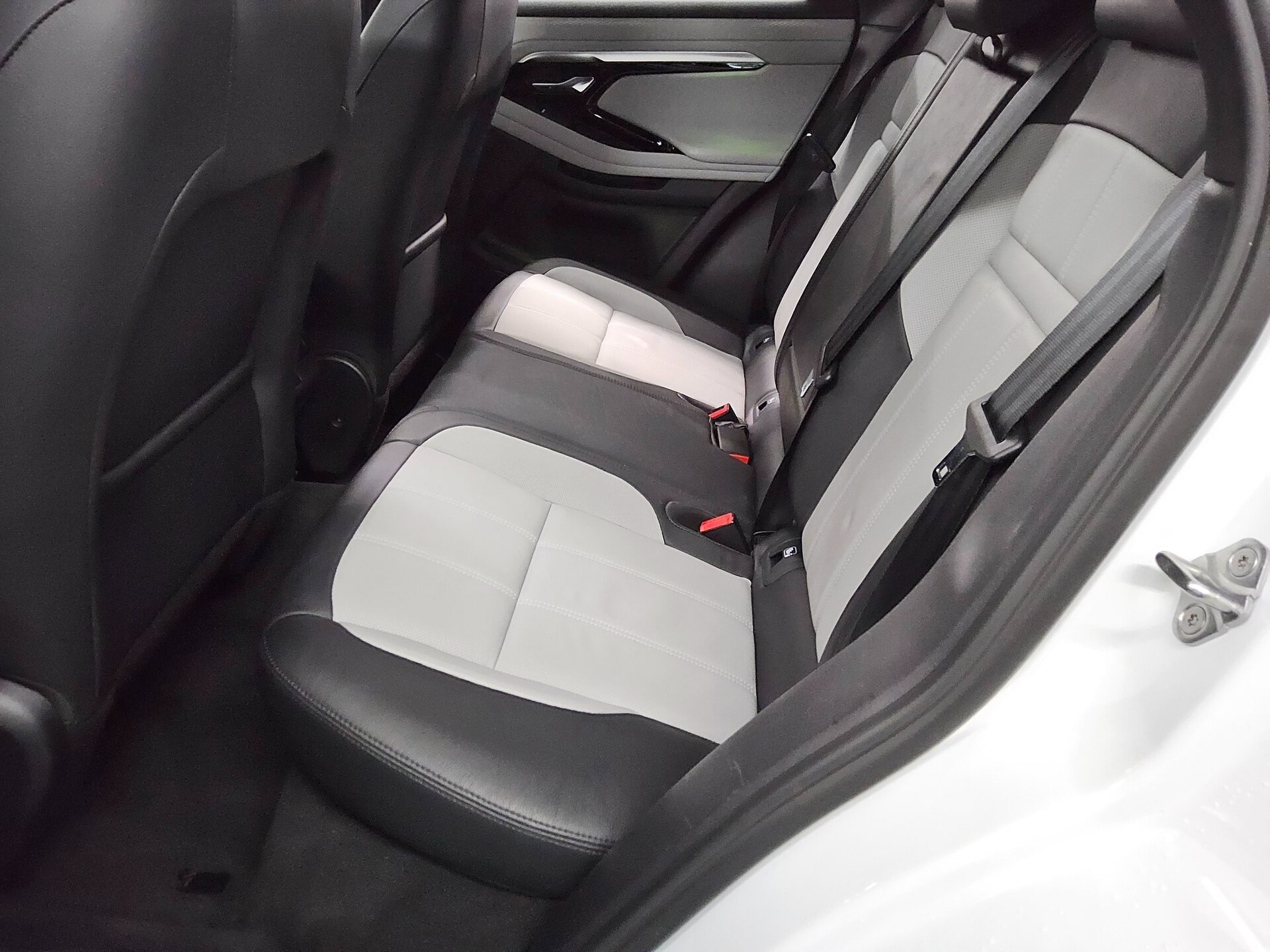 Land Rover Range Rover Evoque 1.5 P300e Hybrid R-Dynamic 13