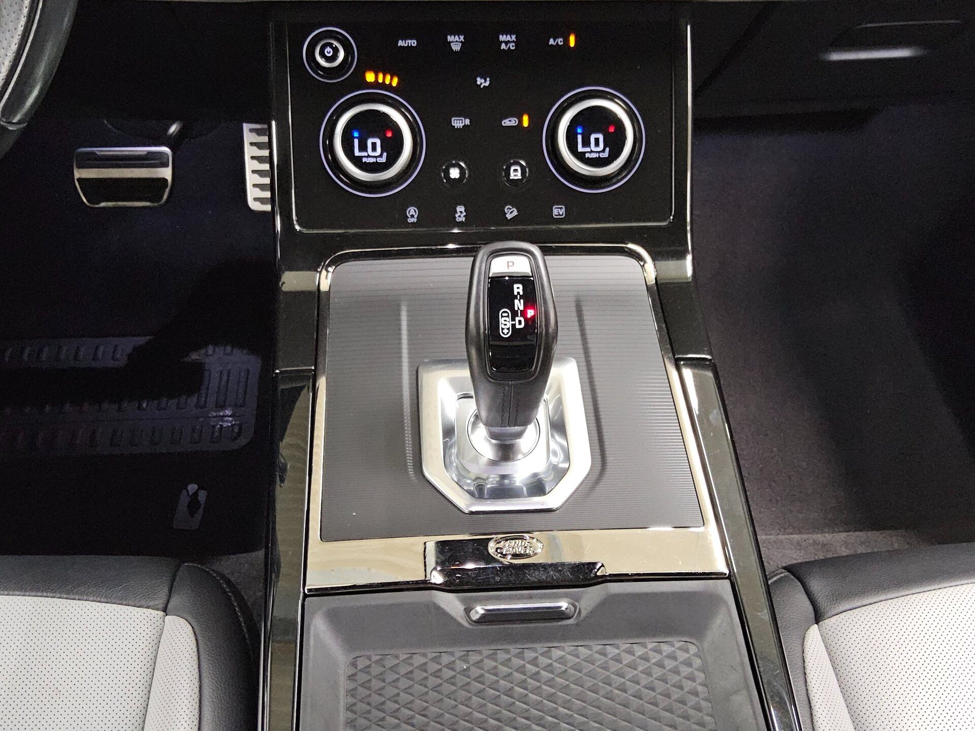 Land Rover Range Rover Evoque 1.5 P300e Hybrid R-Dynamic 6