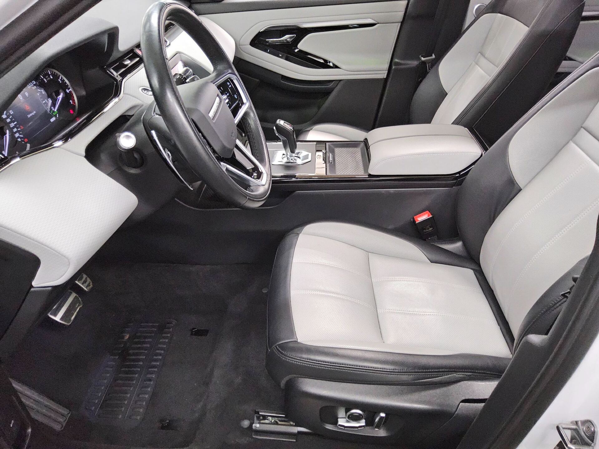 Land Rover Range Rover Evoque 1.5 P300e Hybrid R-Dynamic 8