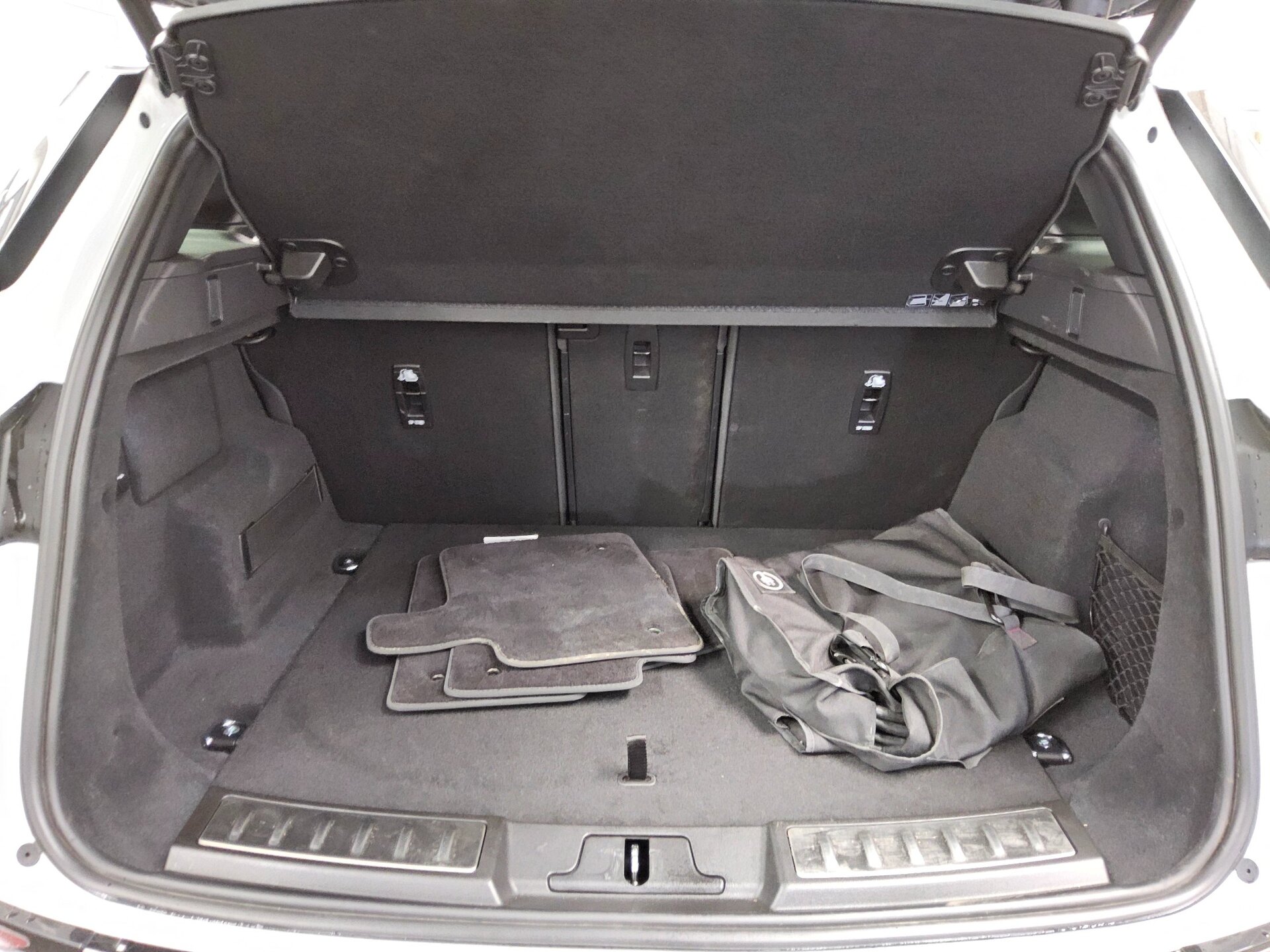Land Rover Range Rover Evoque 1.5 P300e Hybrid R-Dynamic 12