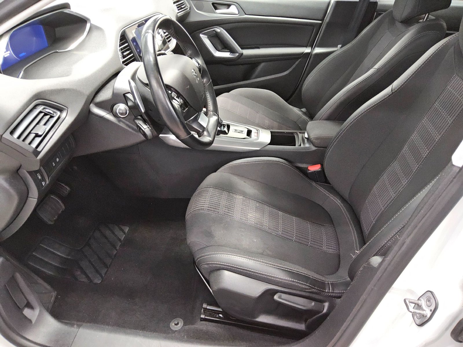 Peugeot 308 1.5 BlueHDI Allure T-Leder Navi RFK Shz 9