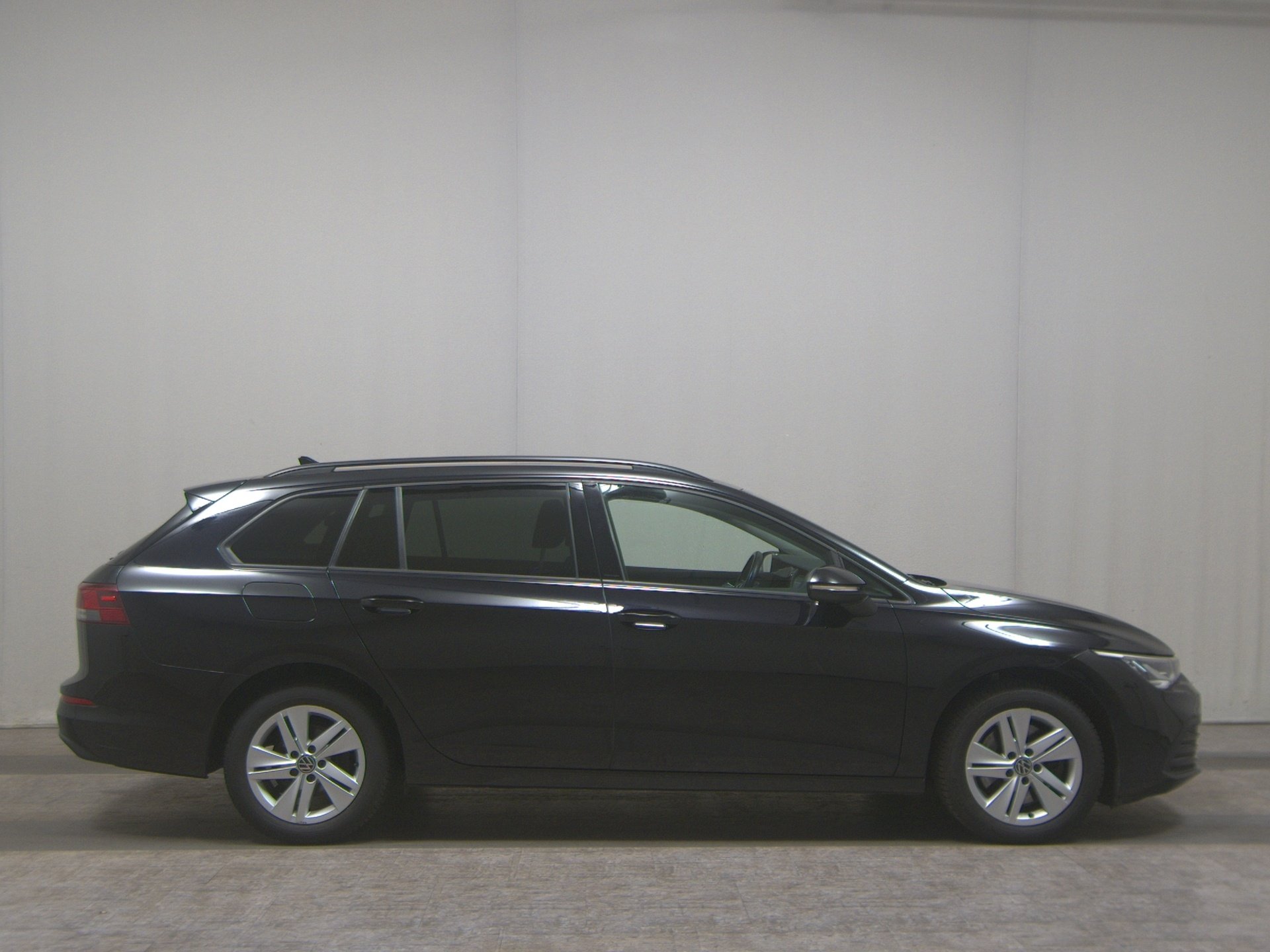 Volkswagen Golf-8 Var. 2.0 TDI Life Navi LED DC PDC ACC SHZ