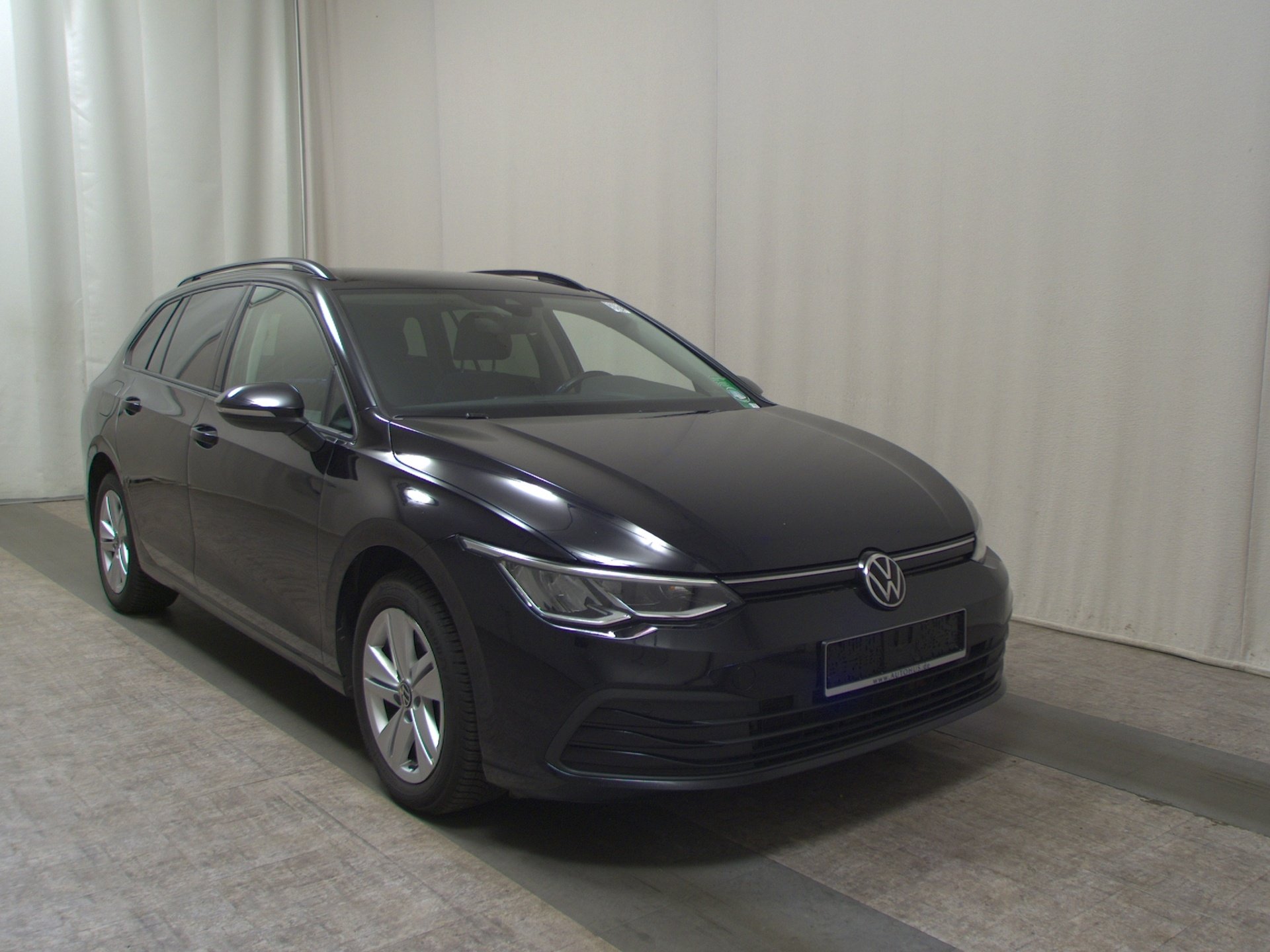 Volkswagen Golf-8 Var. 2.0 TDI Life Navi LED DC PDC ACC SHZ 3