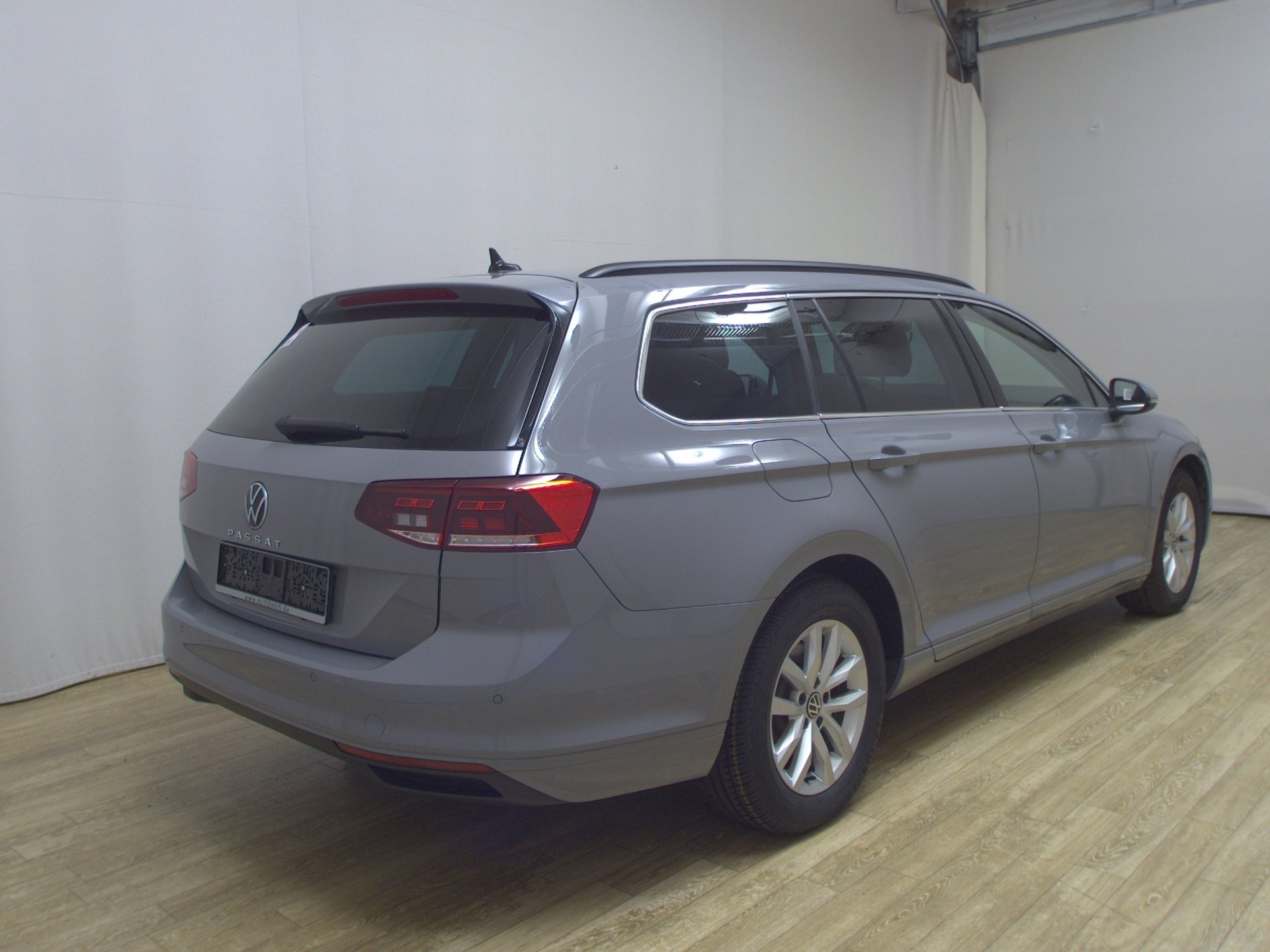 Volkswagen Passat Var. 2.0 TDI Business Navi LED AID 360° 4