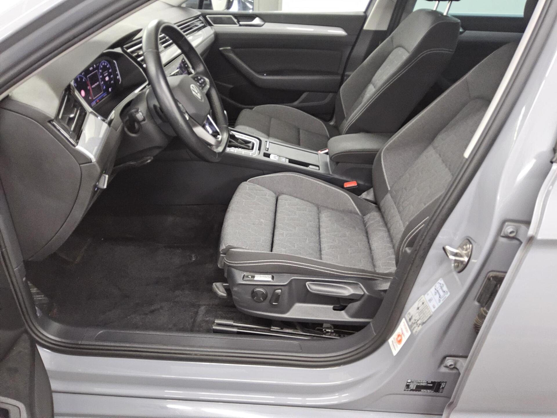 Volkswagen Passat Var. 2.0 TDI Business Navi LED AID 360° 9