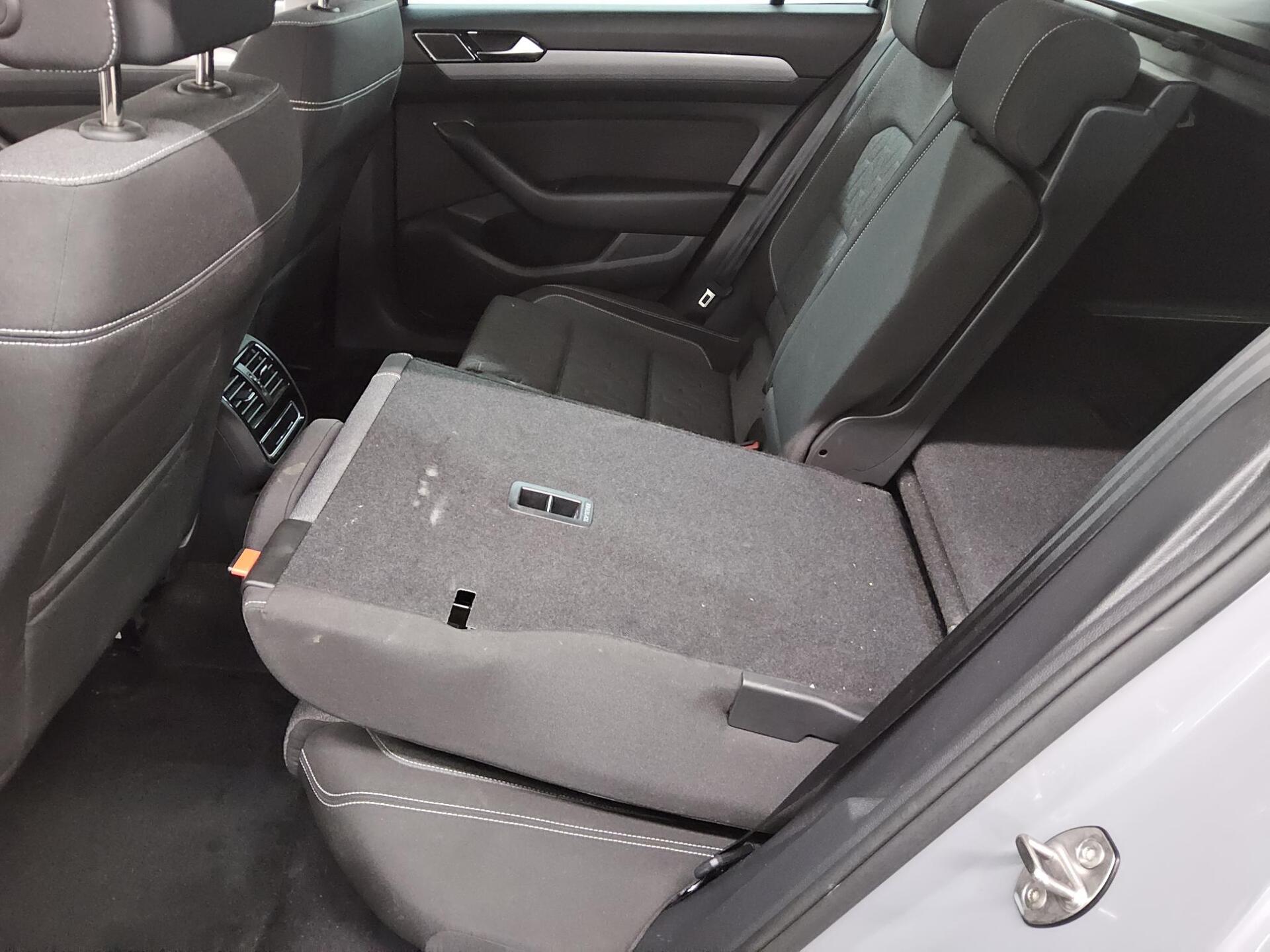 Volkswagen Passat Var. 2.0 TDI Business Navi LED AID 360° 13
