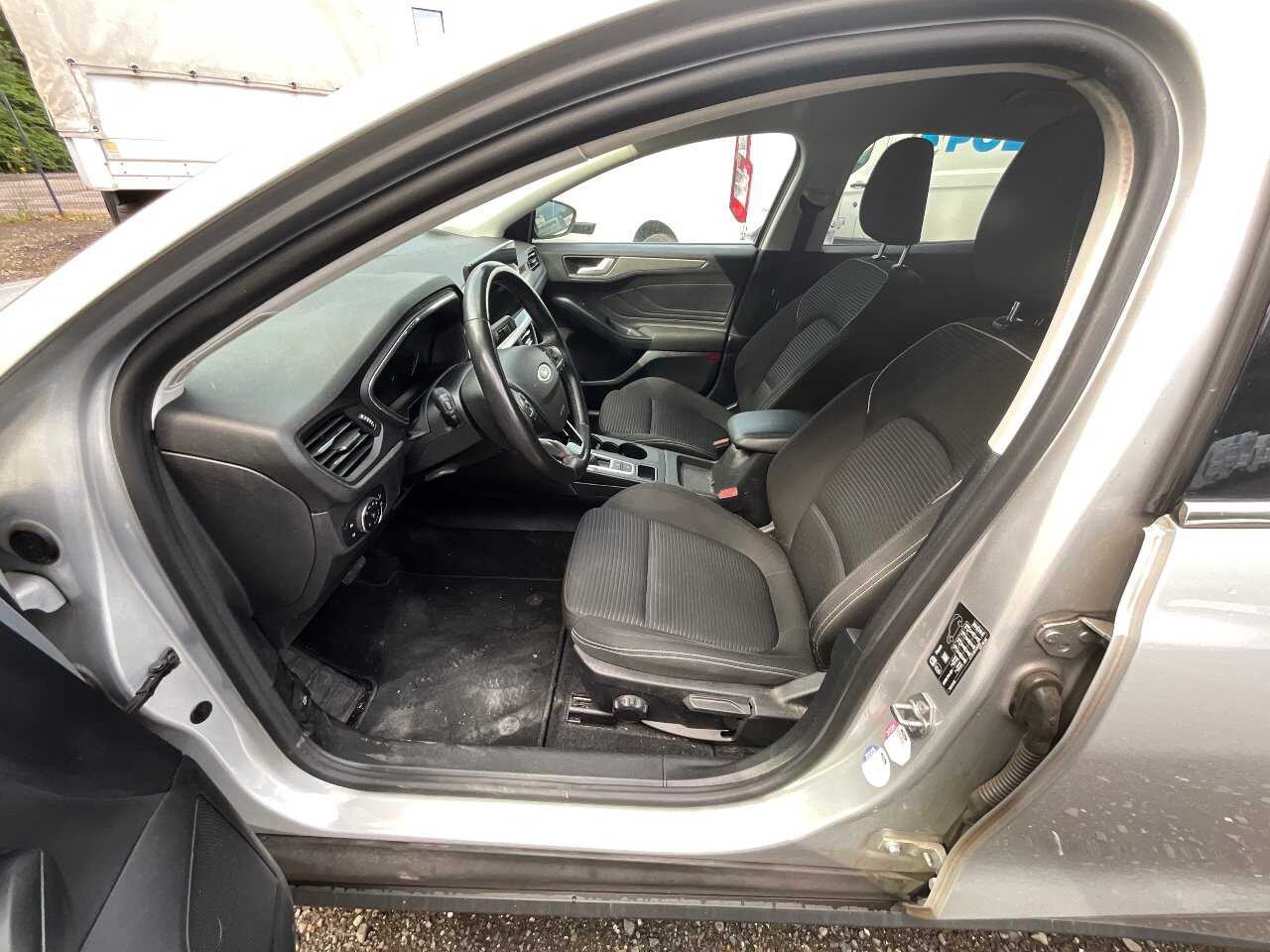 Ford Focus Turnier 1.5 EB Titanium Navi LED RFK SHZ 9