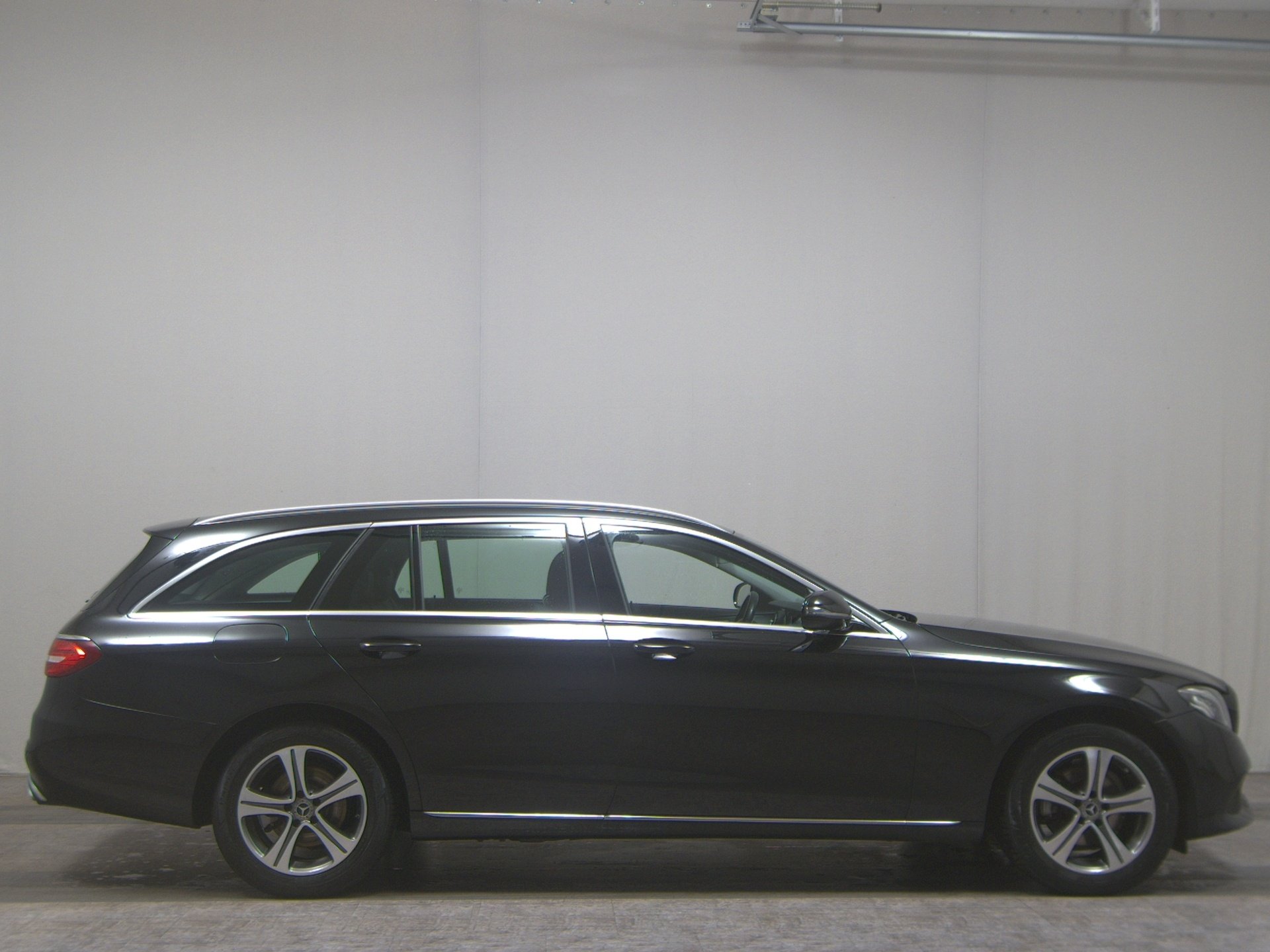 Mercedes-Benz E 220 T d Avantgarde Leder LED RFK Distronic+