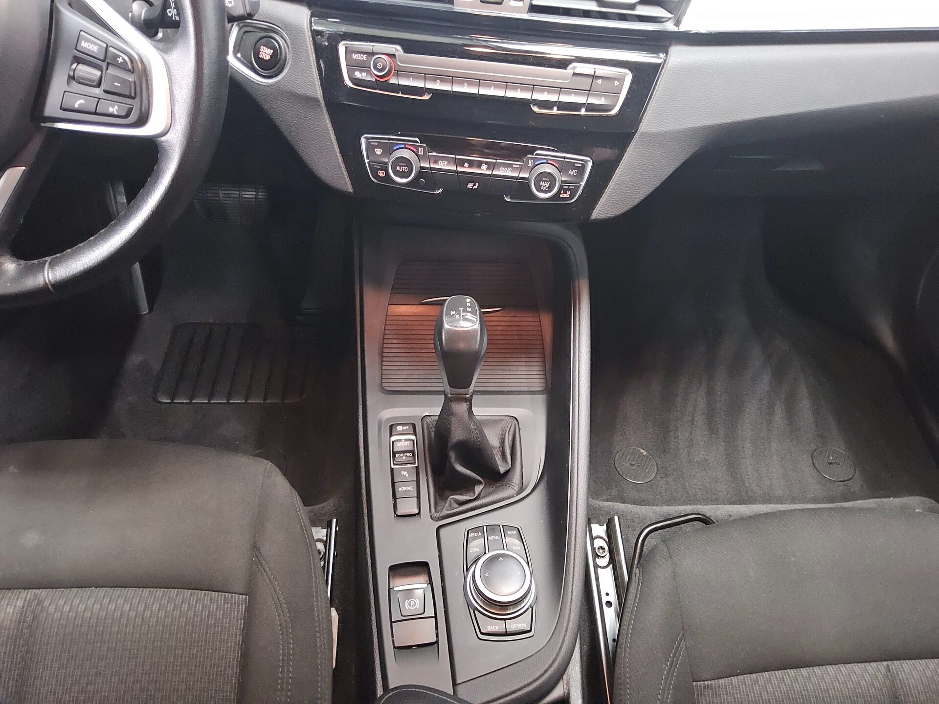 BMW X1 xDrive25e Advantage Navi LED 6