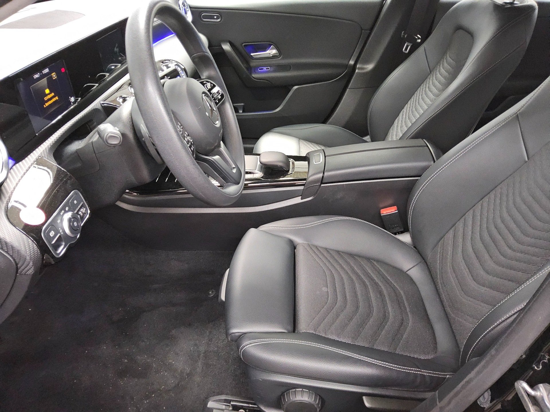 Mercedes-Benz A 200 d T-Leder Navi 360° Shz Ambiente Tempomat 9