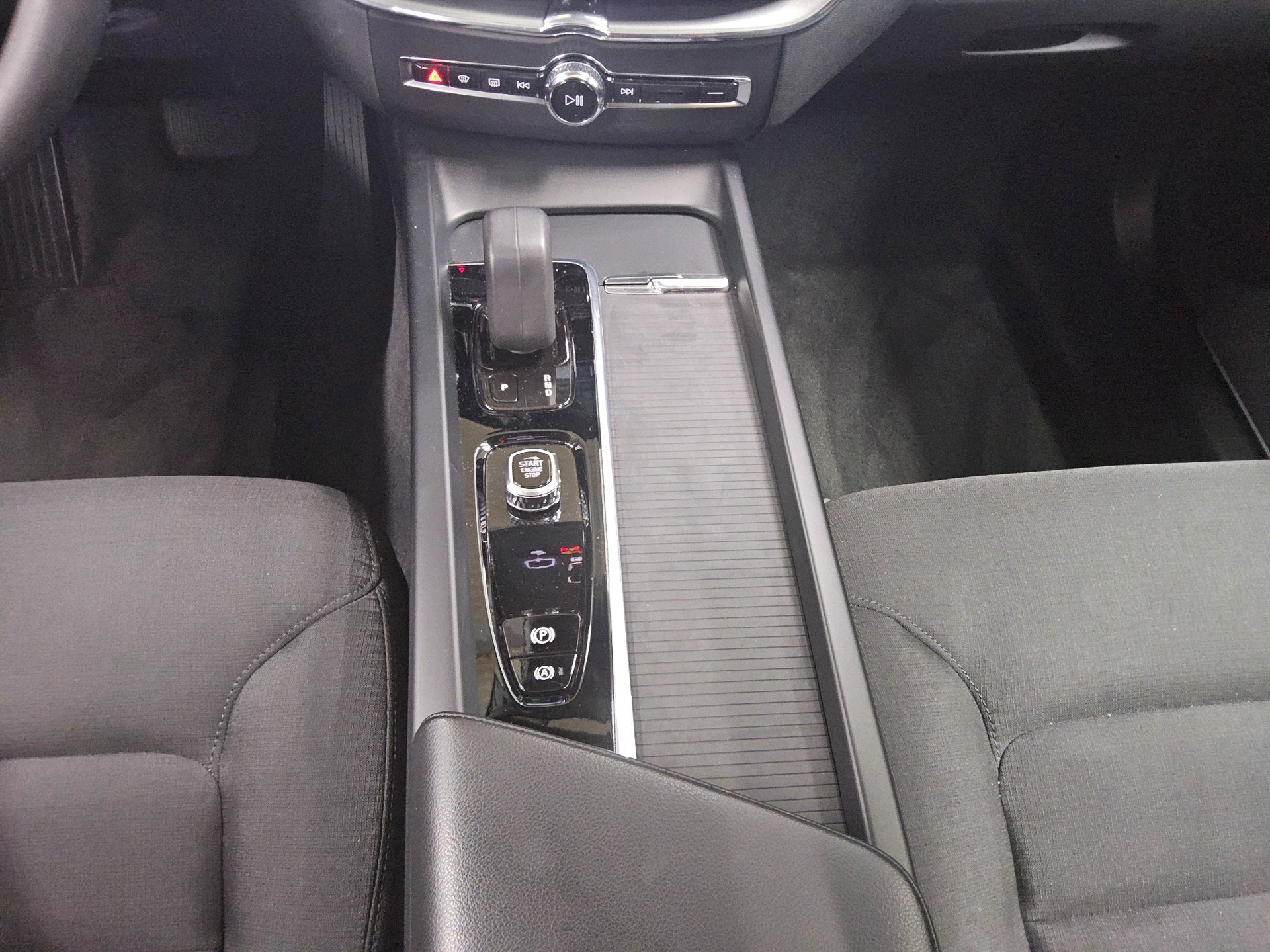 Volvo XC60 T6 AWD Inscription Navi Pano LED AHK Kamera 6