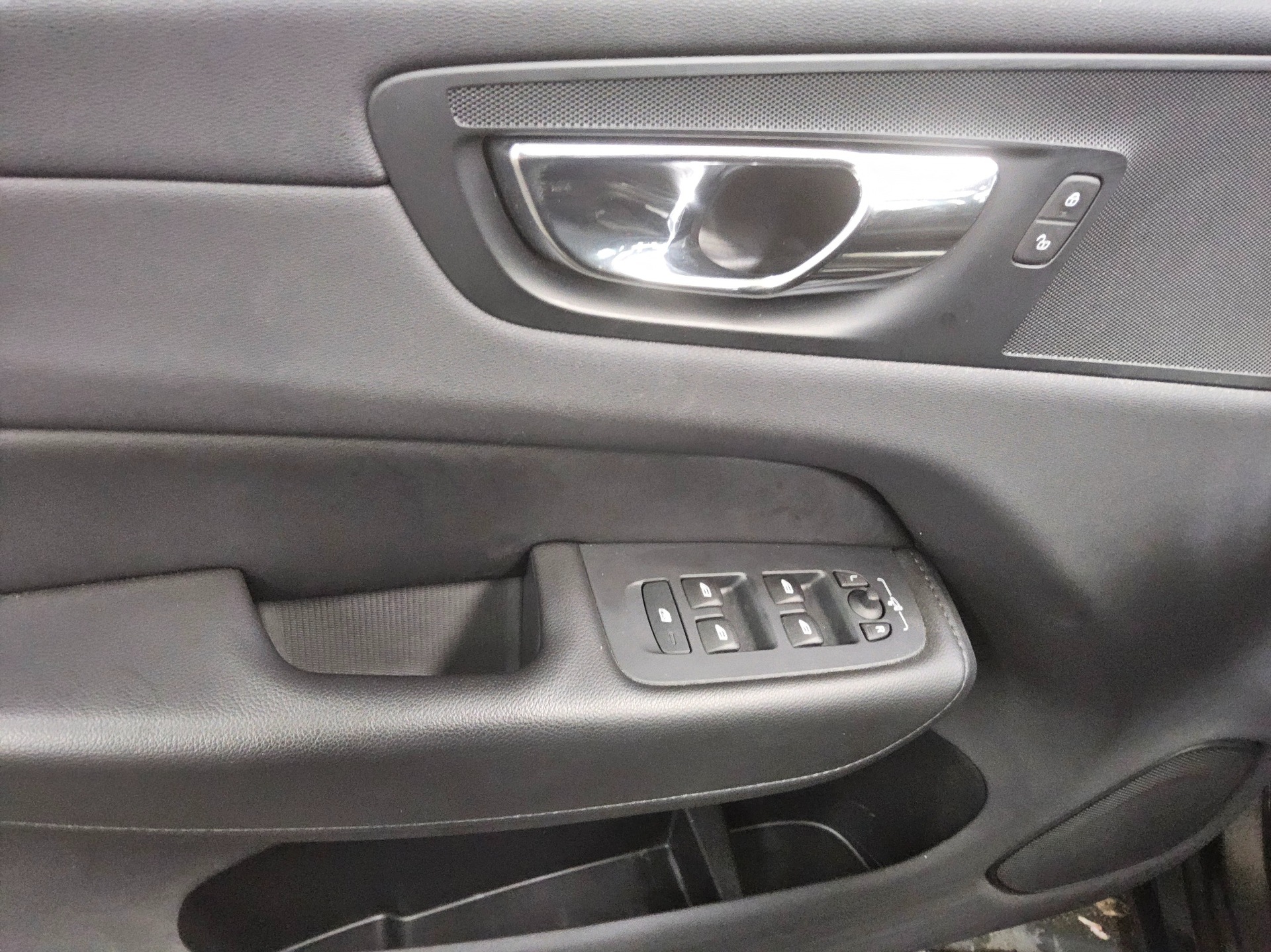 Volvo XC60 T6 AWD Inscription Navi Pano LED AHK Kamera 10