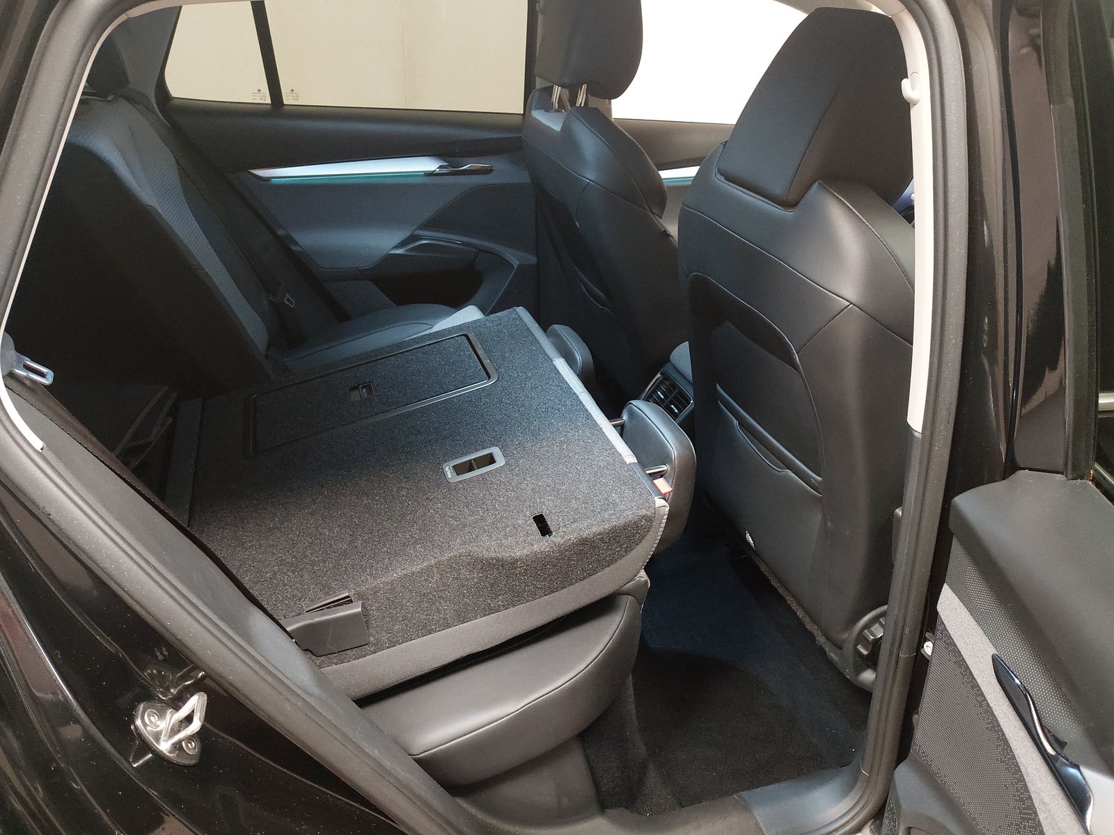 Skoda Enyaq 80 Loft T-Leder Navi LED AHK RFK 11