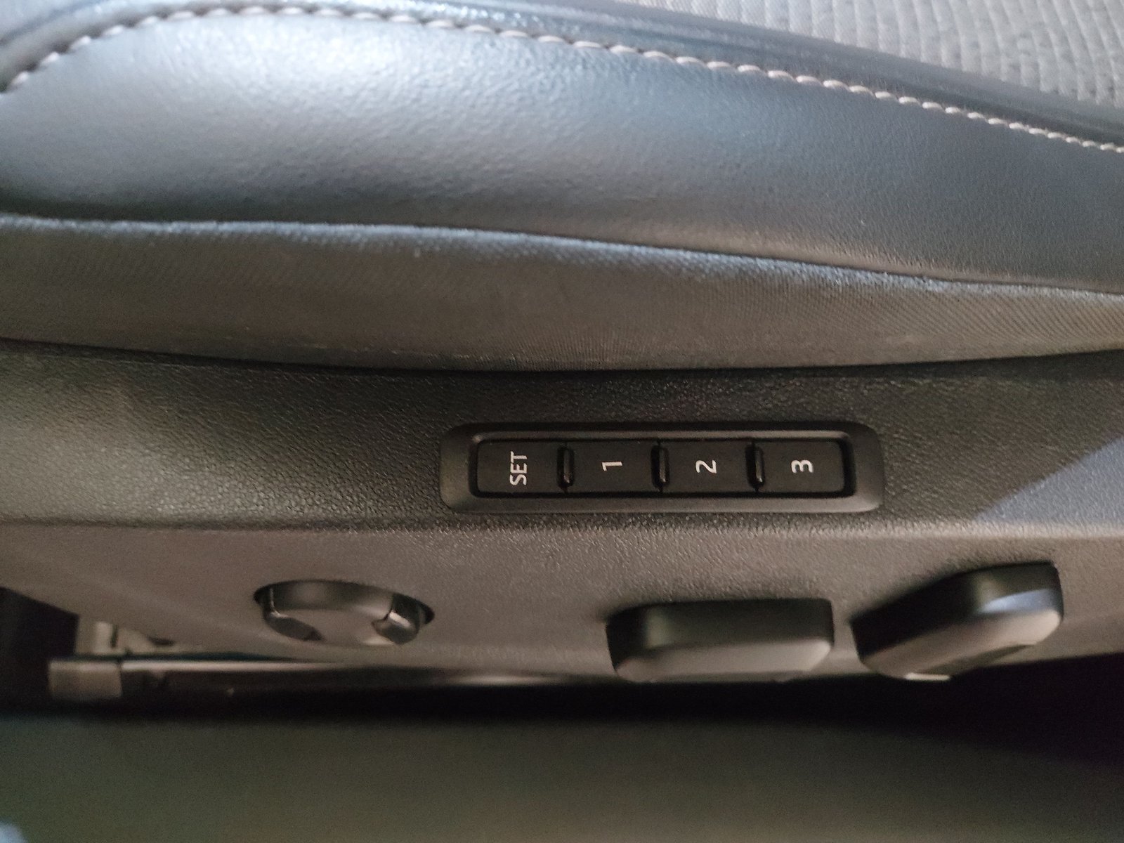 Skoda Enyaq 80 Loft T-Leder Navi LED AHK RFK 15