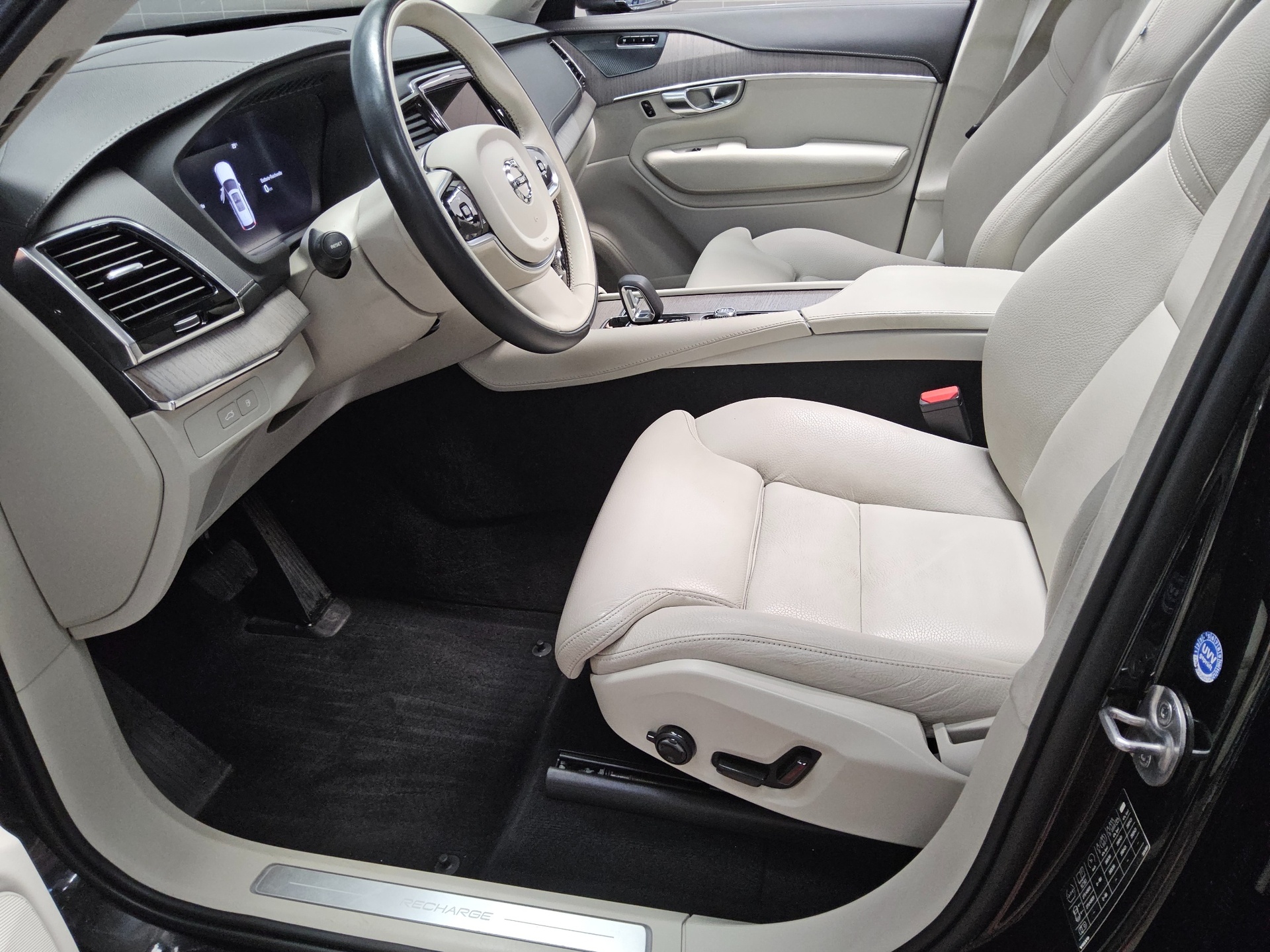 Volvo XC90 T8 AWD Hybrid 7-Sitze Leder Navi LED Pano 9