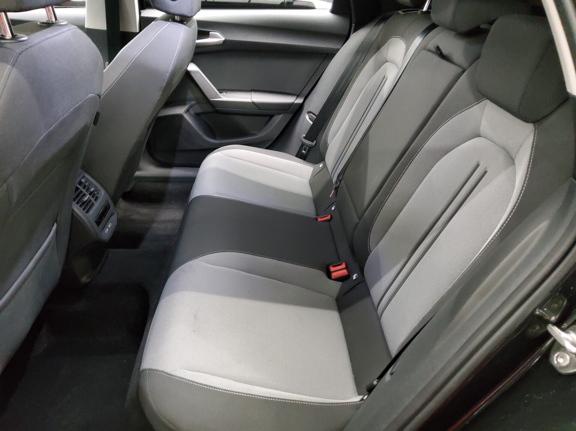 Seat Leon Sportstourer 2.0 TDI Style Navi LED vc RfK 13