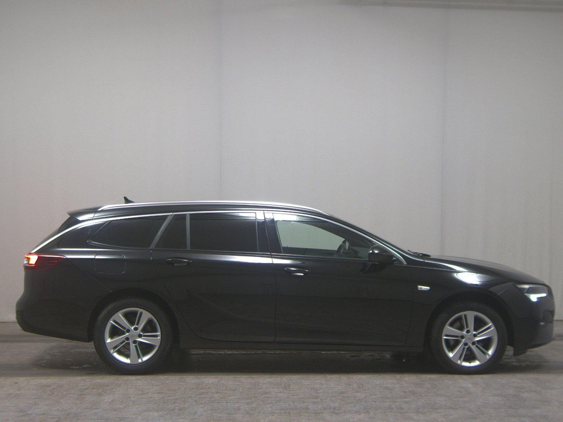 Opel Insignia ST 2.0 D Business Ed. Navi LED Shz AHK PDC
