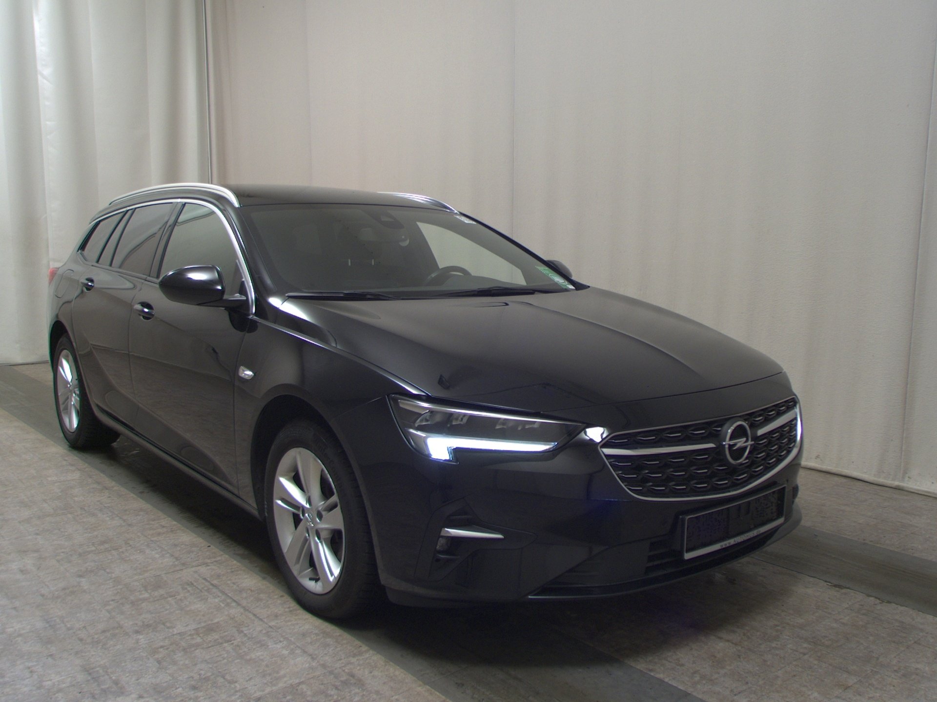 Opel Insignia ST 2.0 D Business Ed. Navi LED Shz AHK PDC 3