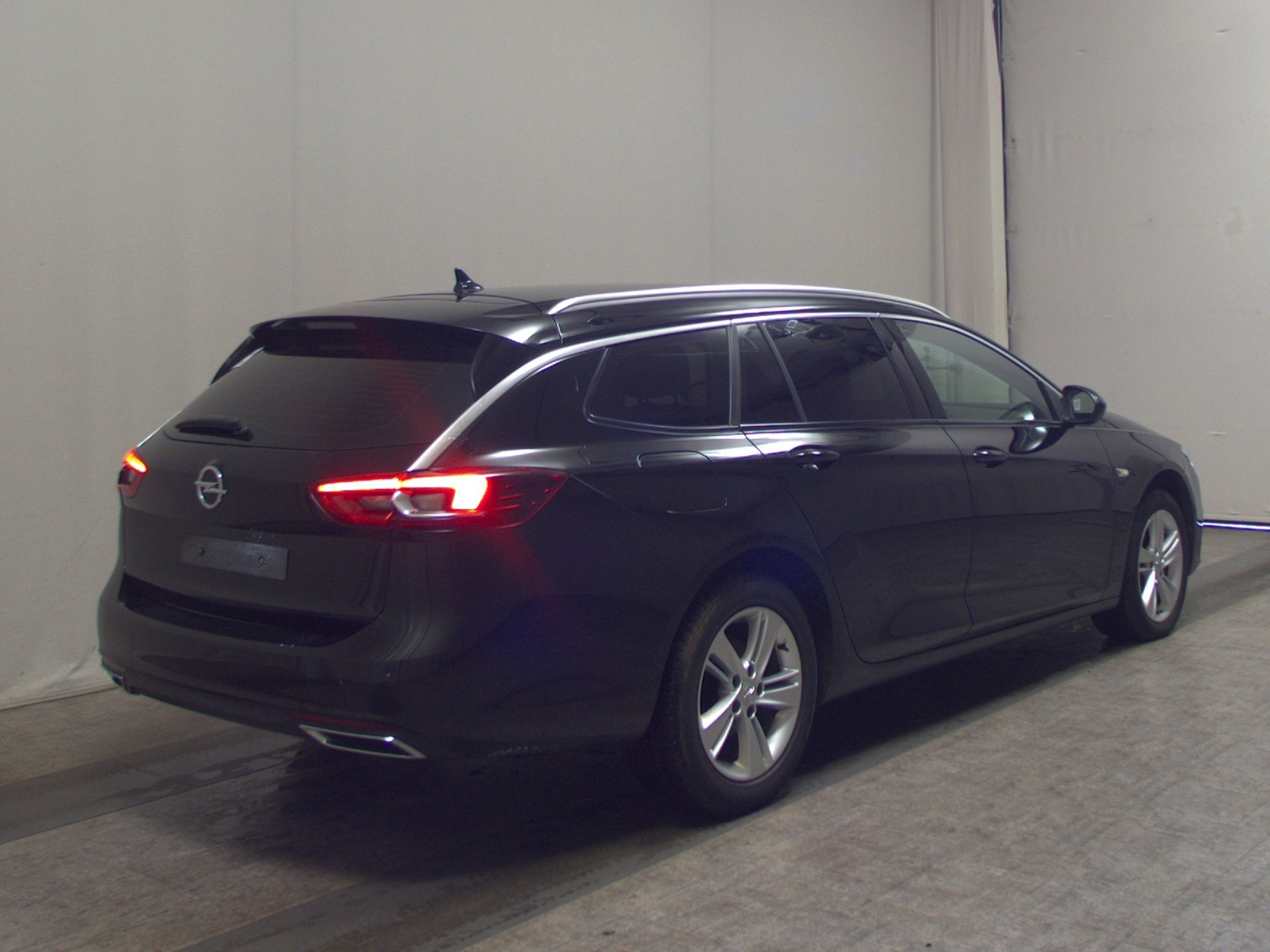 Opel Insignia ST 2.0 D Business Ed. Navi LED Shz AHK PDC 4