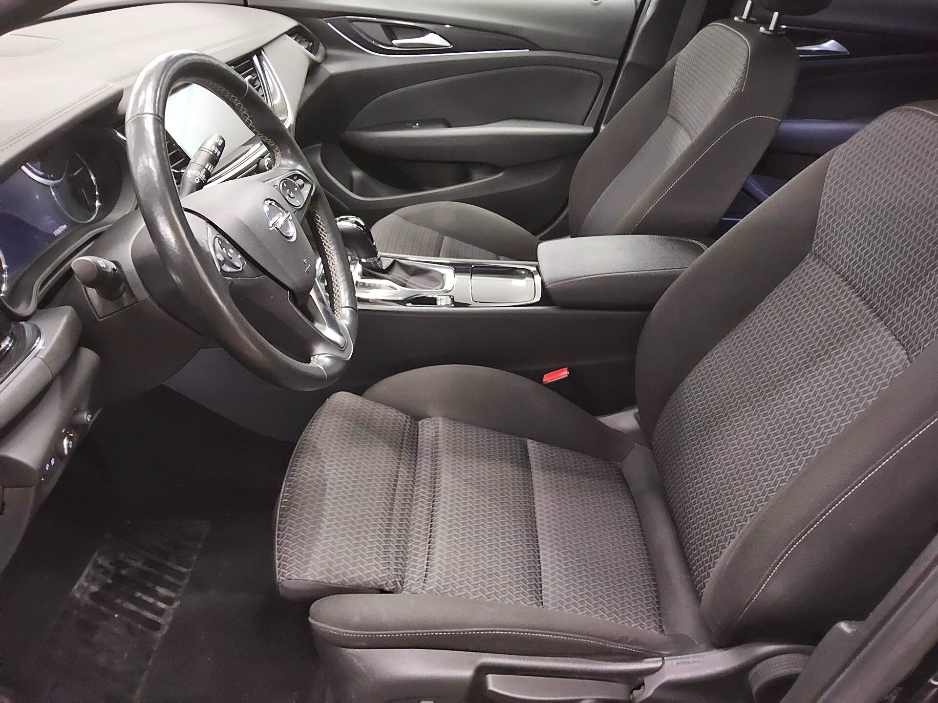 Opel Insignia ST 2.0 D Business Ed. Navi LED Shz AHK PDC 8