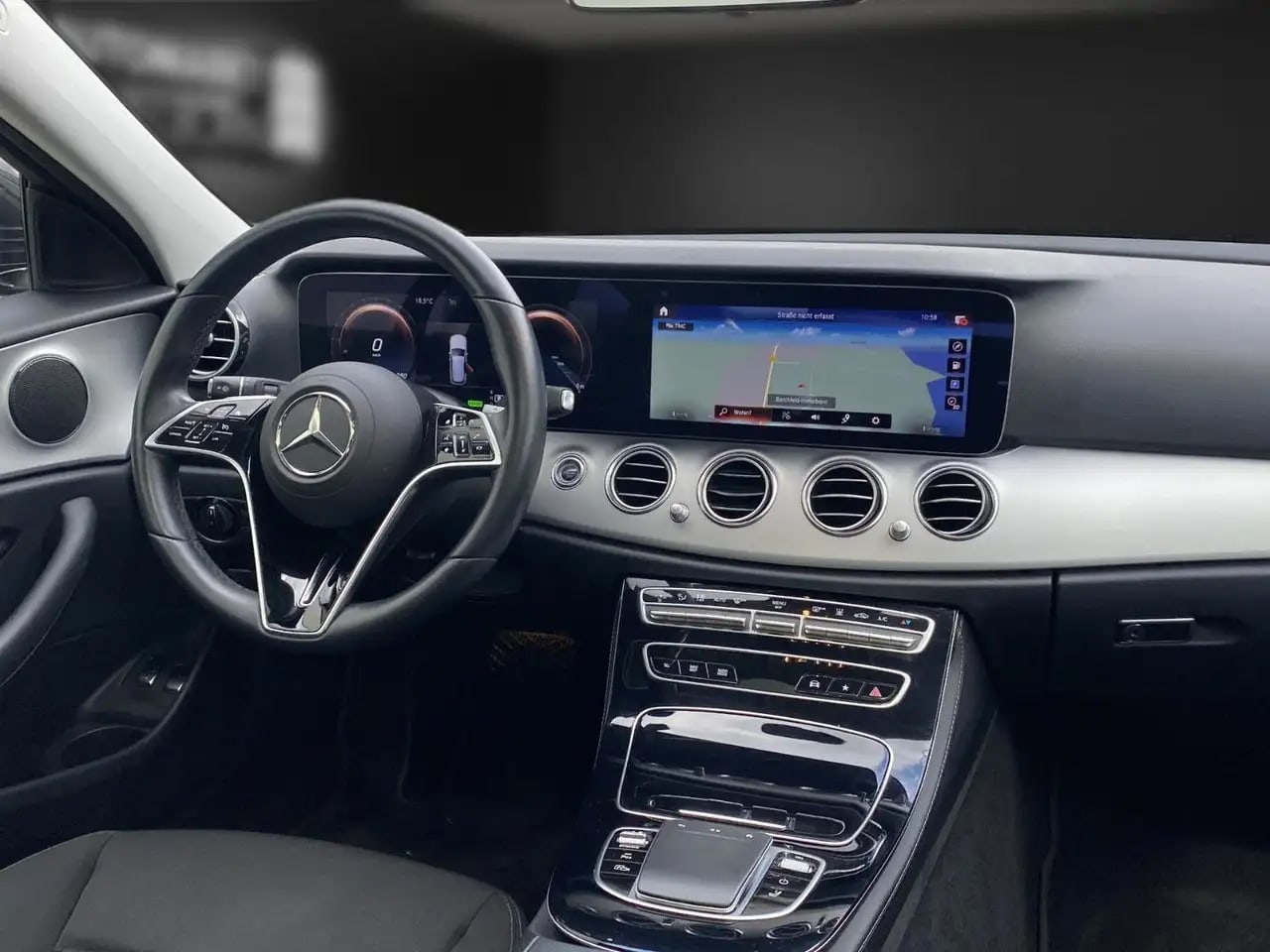 Mercedes-Benz E 300 e Pano*Kamera*AHK*LED*DAB*SOH 96%* 12