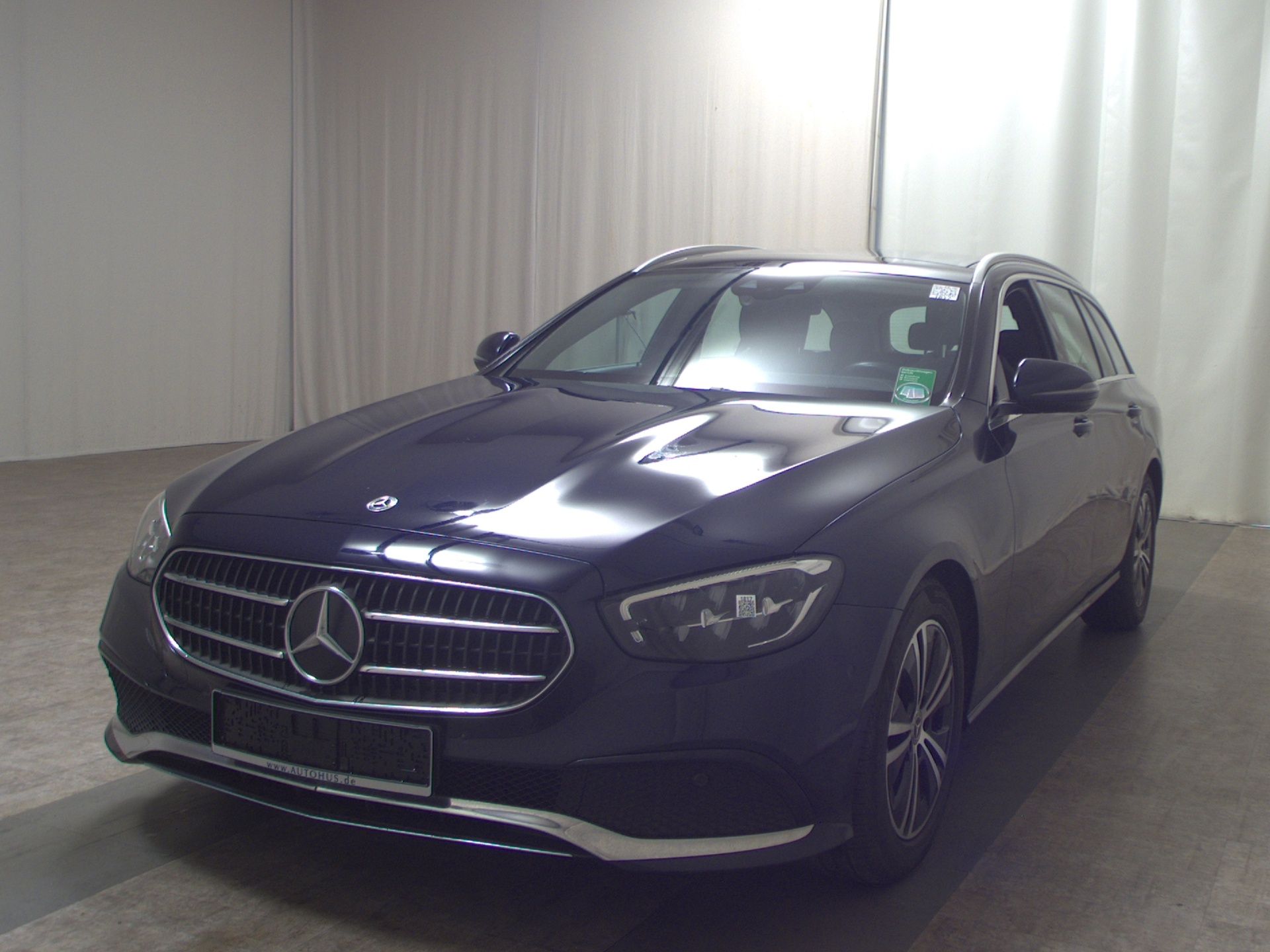 Mercedes-Benz E 220 T d Avantgarde Navi LED Widescrn Pano AHK RFK 2