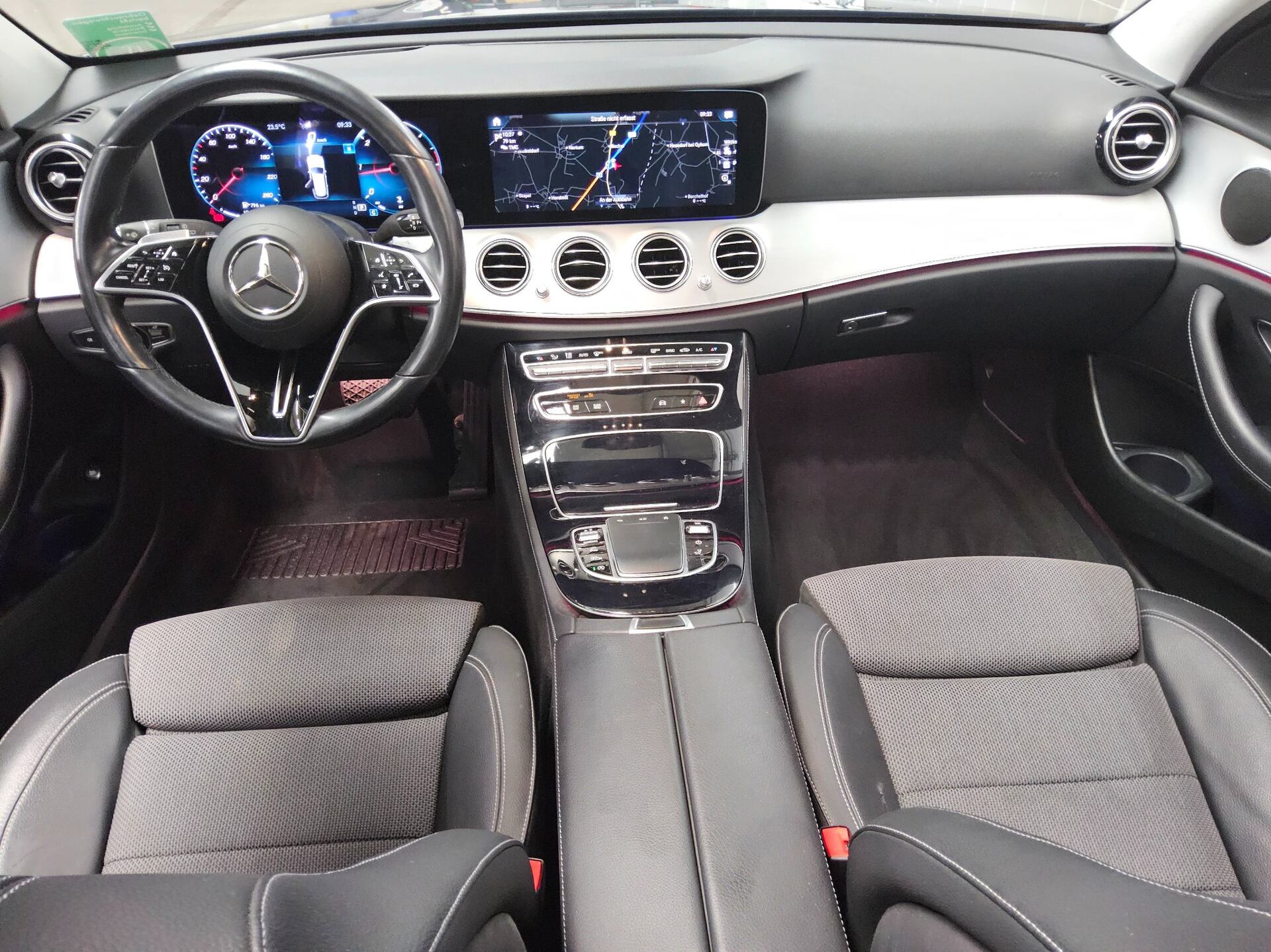 Mercedes-Benz E 220 T d Avantgarde Navi LED Widescrn Pano AHK RFK 5