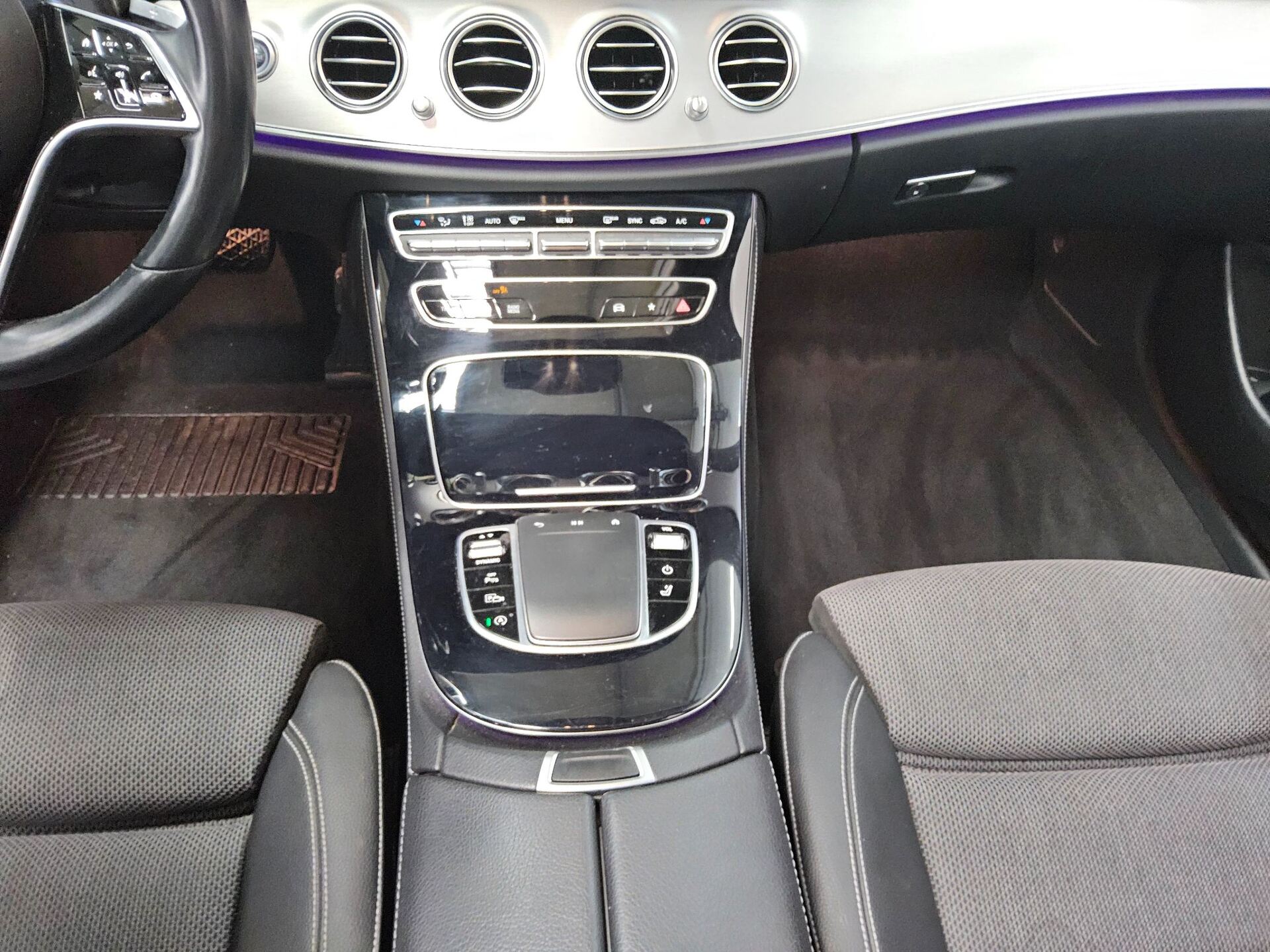 Mercedes-Benz E 220 T d Avantgarde Navi LED Widescrn Pano AHK RFK 6