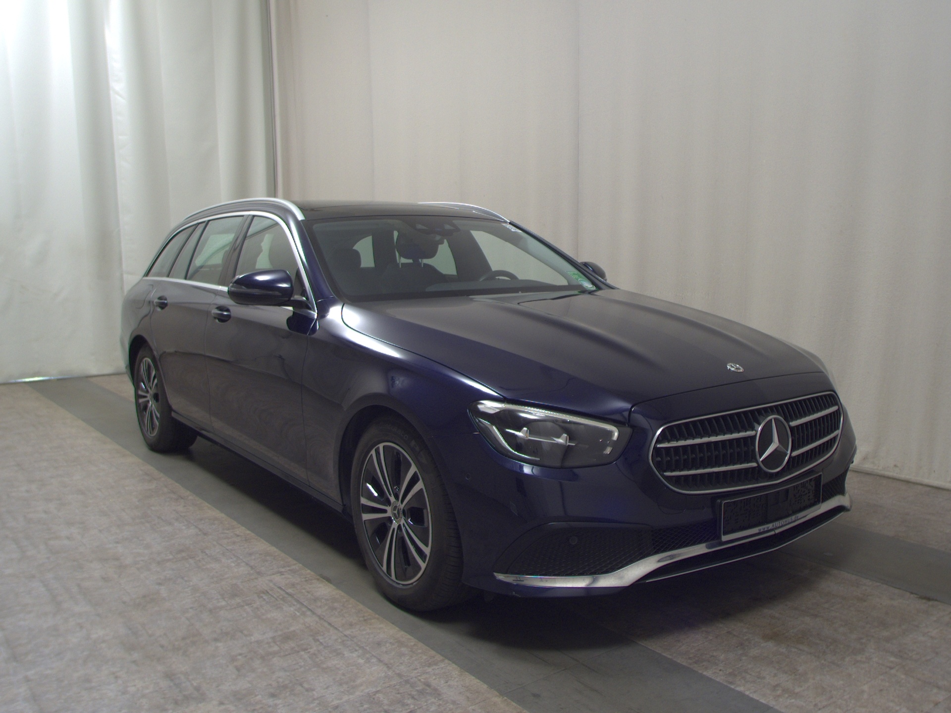 Mercedes-Benz E 220 T d Avantgarde Navi LED Widescrn Pano AHK RFK 3