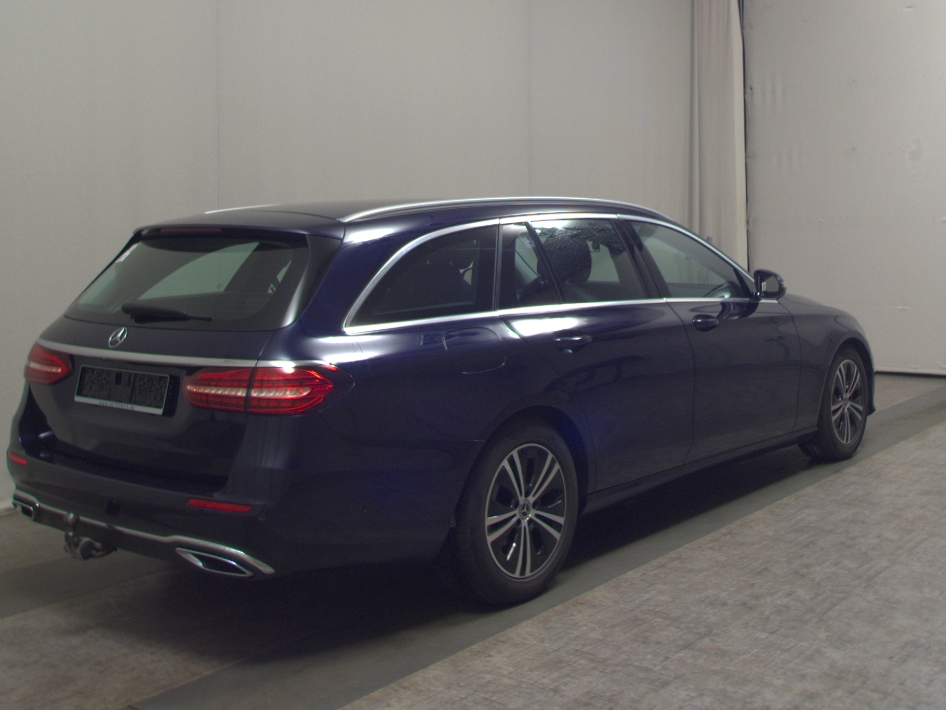 Mercedes-Benz E 220 T d Avantgarde Navi LED Widescrn Pano AHK RFK 4