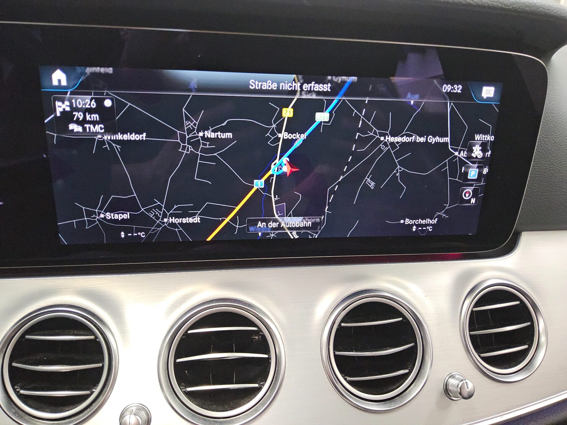 Mercedes-Benz E 220 T d Avantgarde Navi LED Widescrn Pano AHK RFK 7
