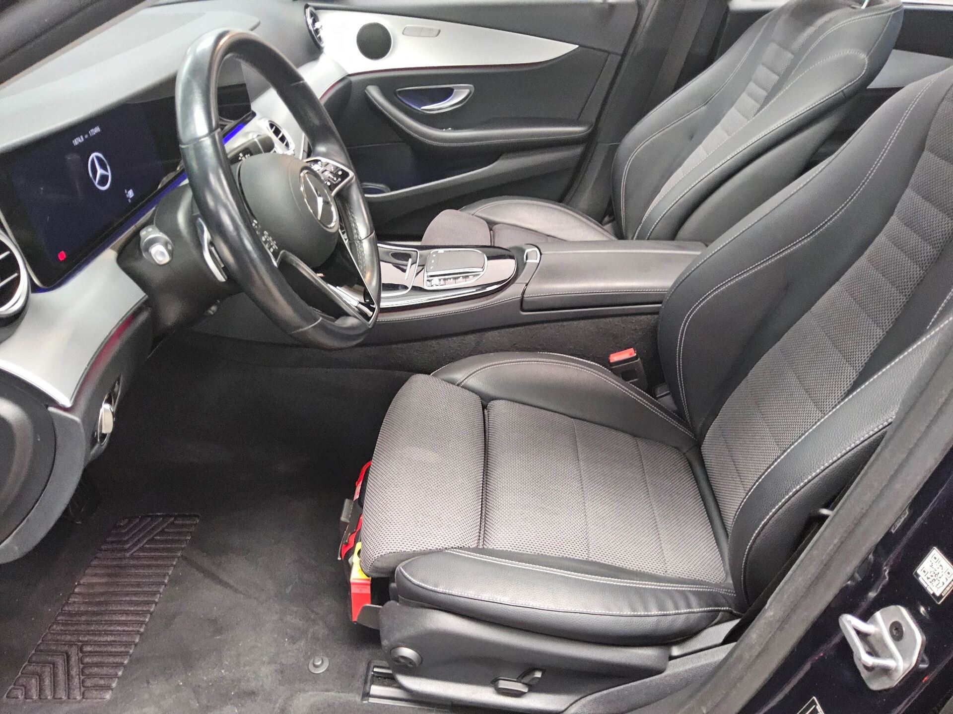 Mercedes-Benz E 220 T d Avantgarde Navi LED Widescrn Pano AHK RFK 9