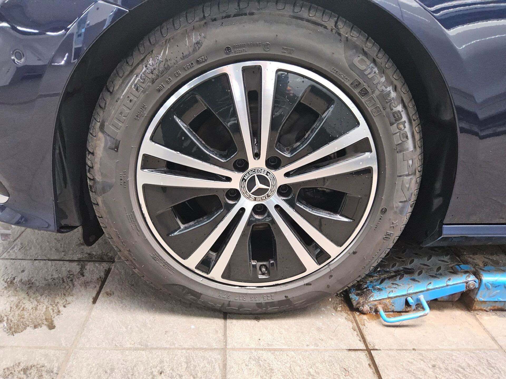 Mercedes-Benz E 220 T d Avantgarde Navi LED Widescrn Pano AHK RFK 11