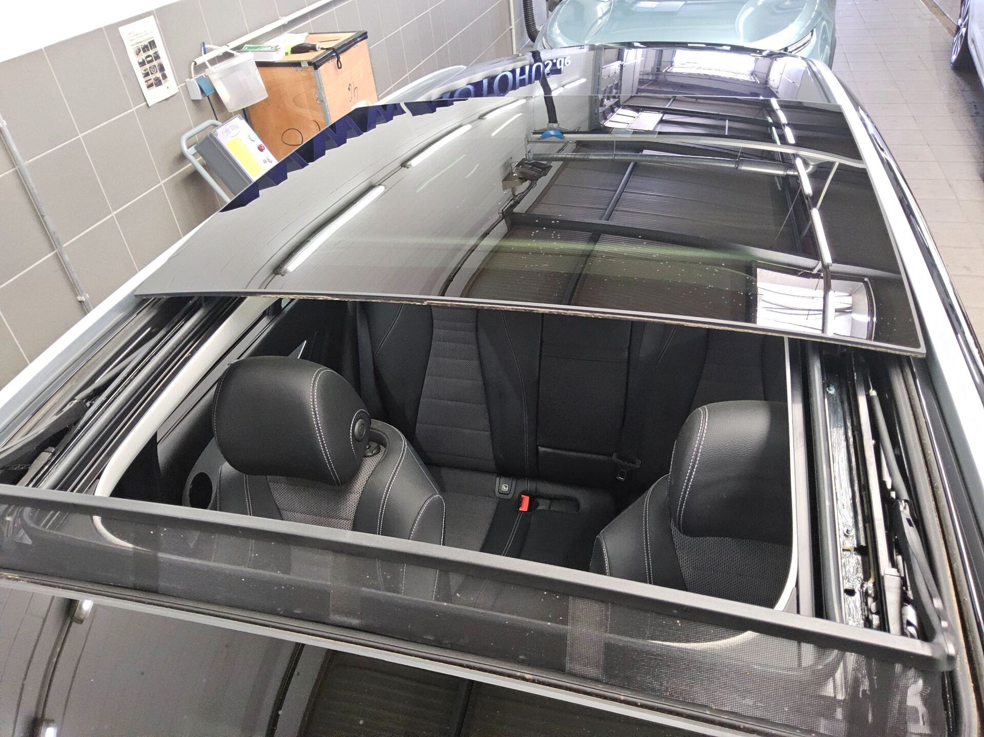 Mercedes-Benz E 220 T d Avantgarde Navi LED Widescrn Pano AHK RFK 12