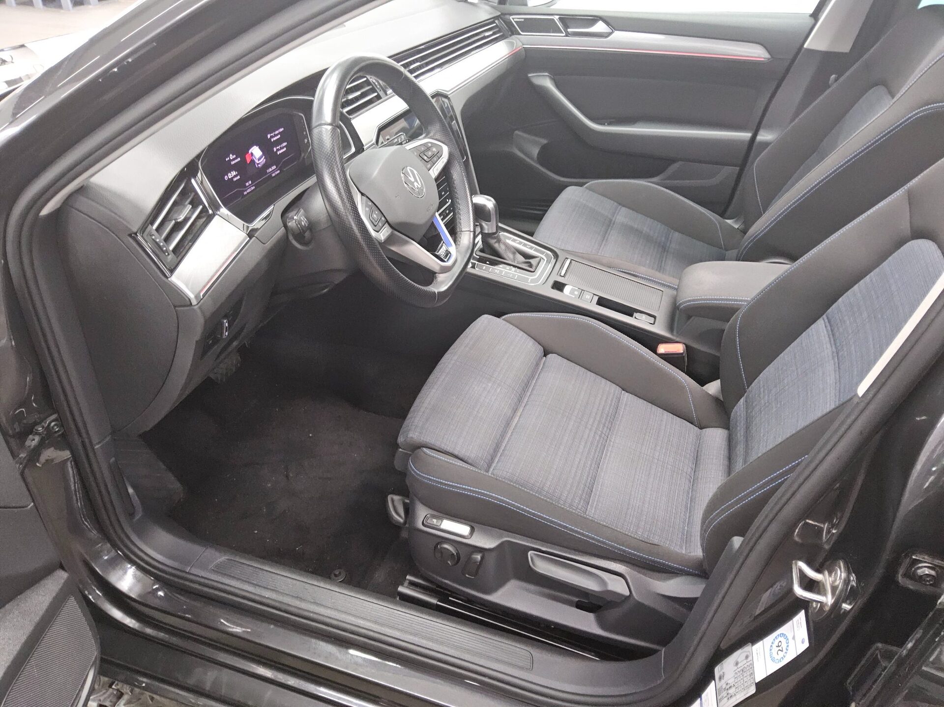 Volkswagen Passat Variant GTE 1.4 TSI Navi LED AID Pano RfK 8