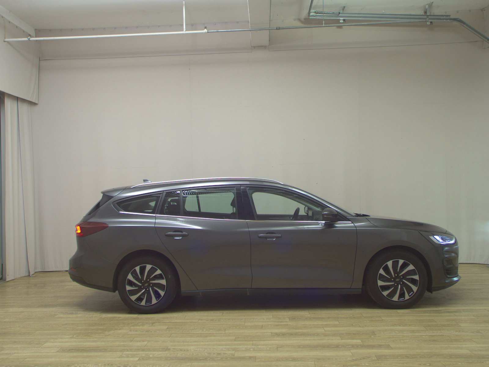 Ford Focus Turnier 1.5 EB Titanium NAVI LED SHZ RFK ACC
