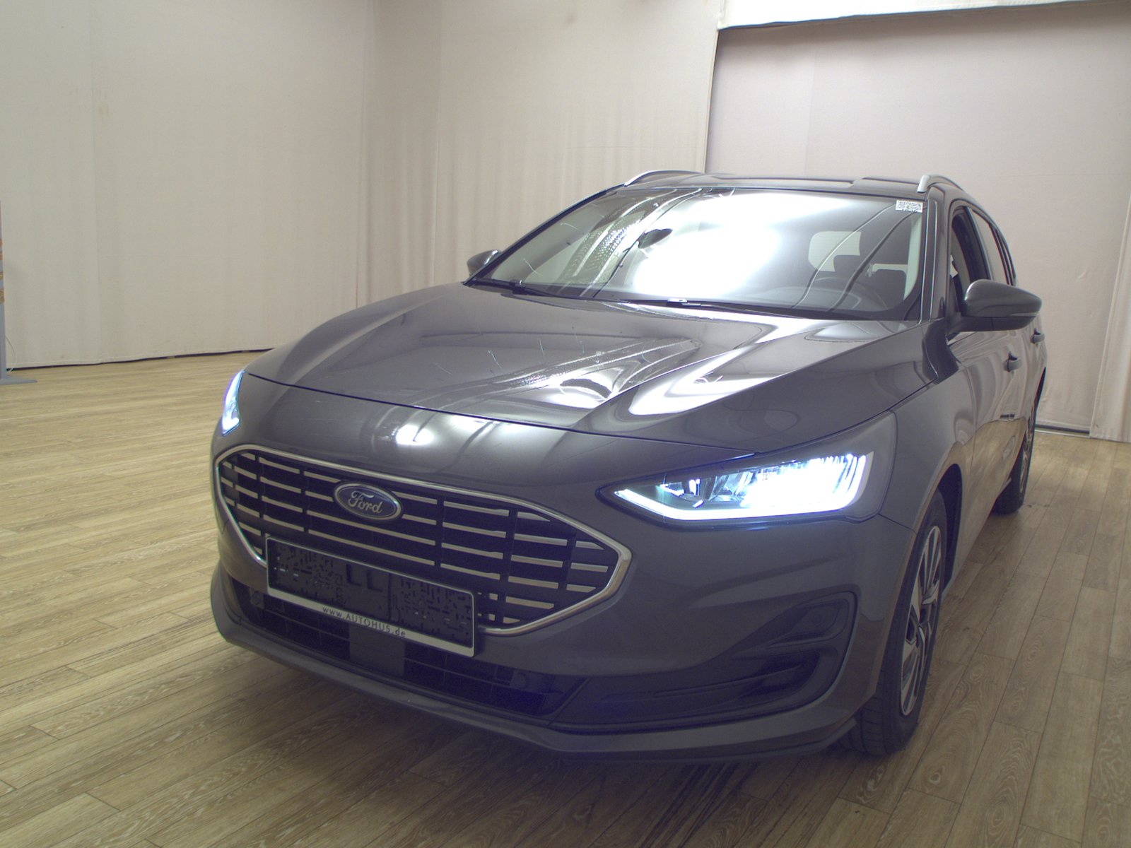 Ford Focus Turnier 1.5 EB Titanium NAVI LED SHZ RFK ACC 2