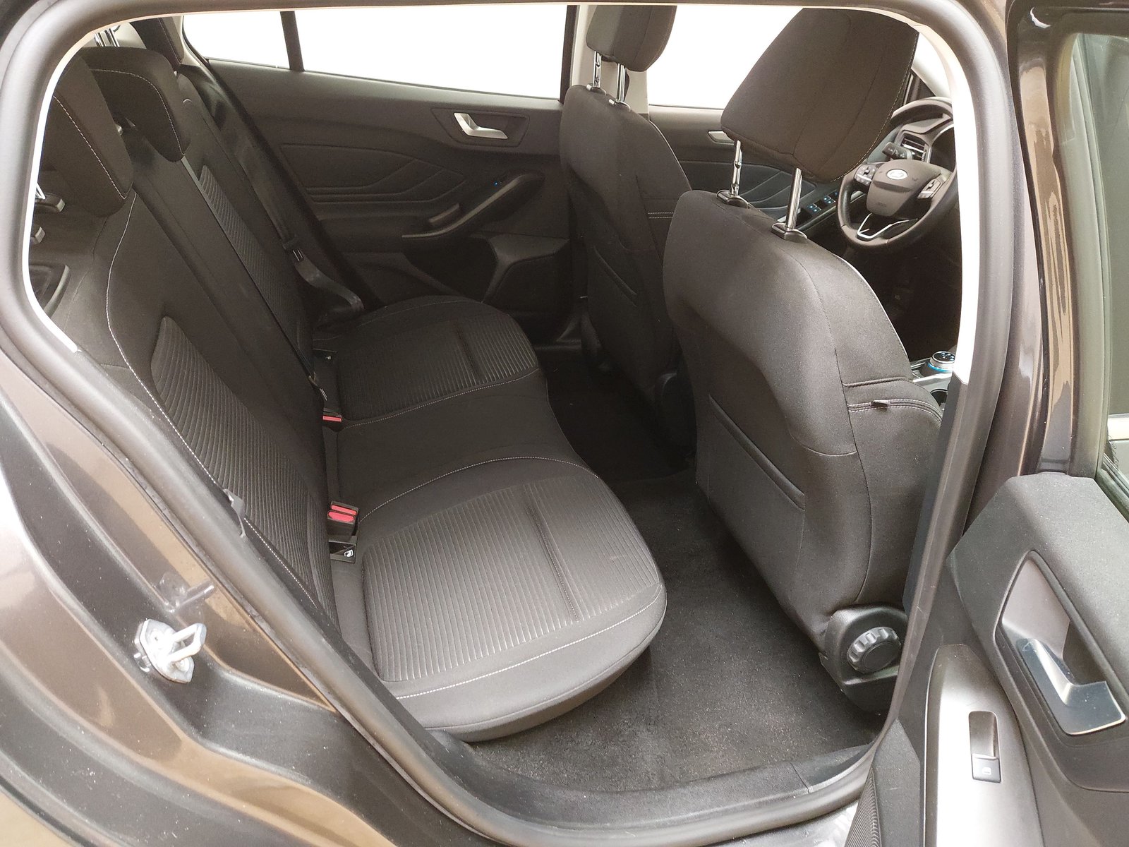 Ford Focus Turnier 1.5 EB Titanium NAVI LED SHZ RFK ACC 12