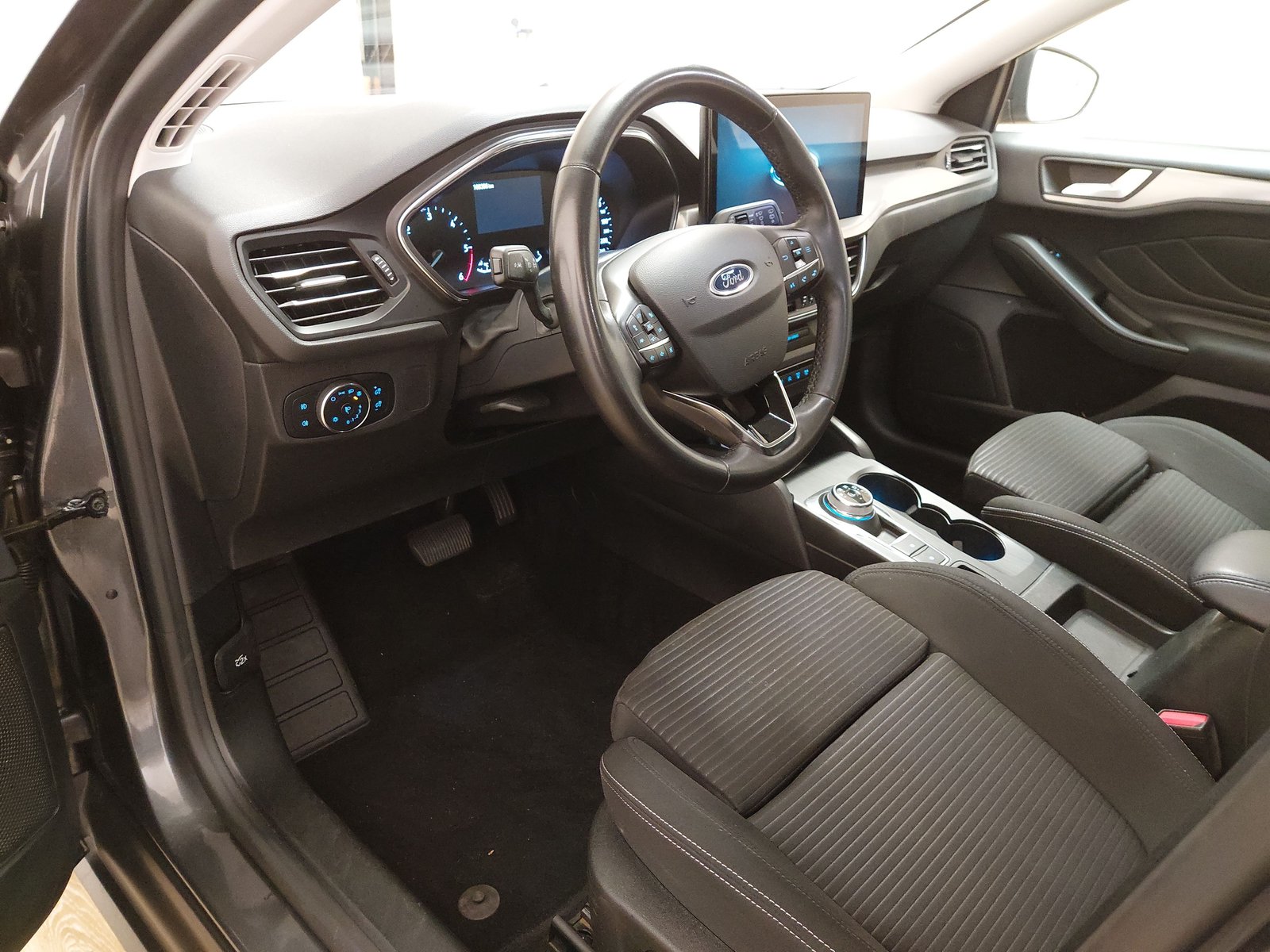 Ford Focus Turnier 1.5 EB Titanium NAVI LED SHZ RFK ACC 6