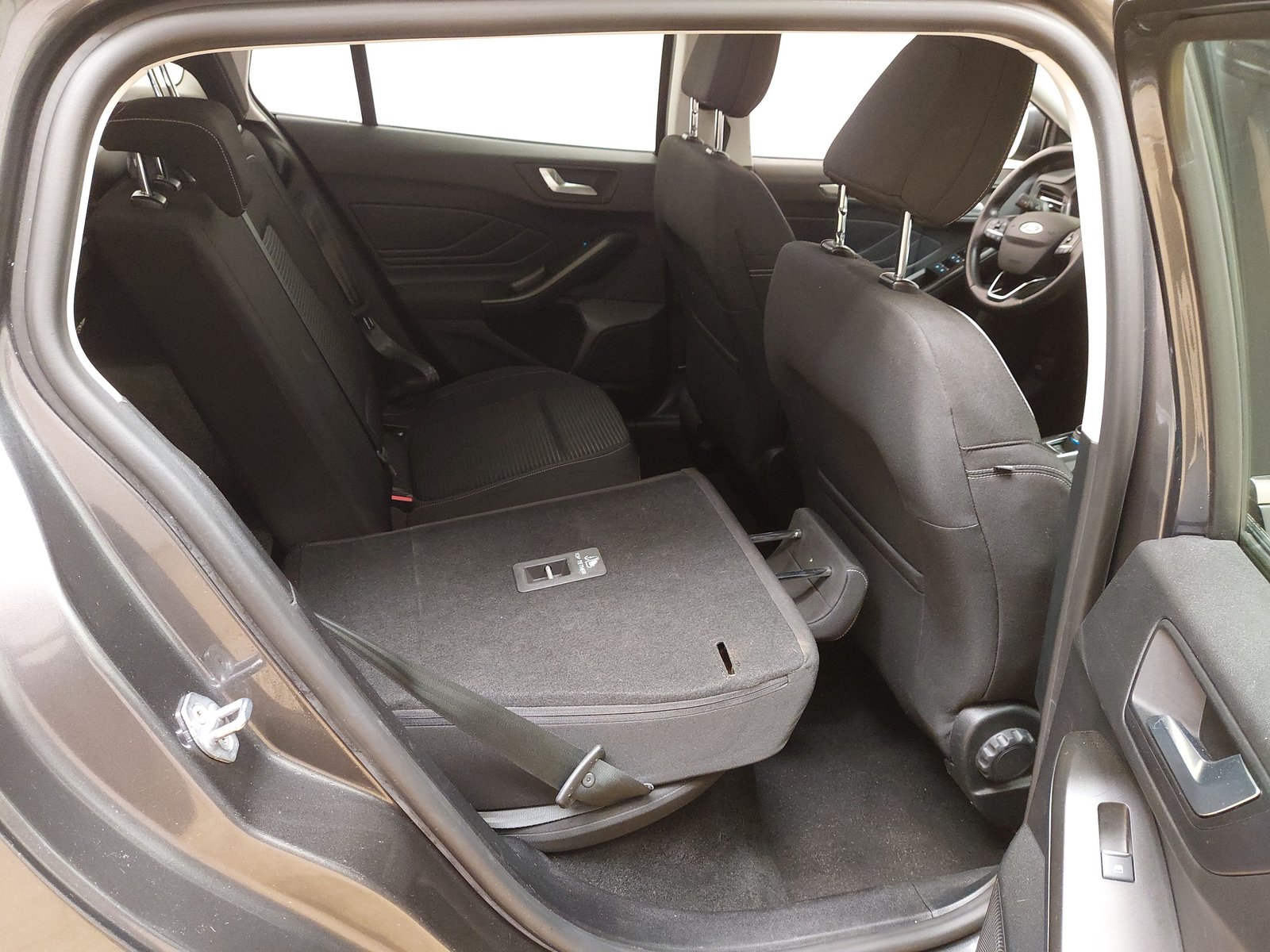 Ford Focus Turnier 1.5 EB Titanium NAVI LED SHZ RFK ACC 11