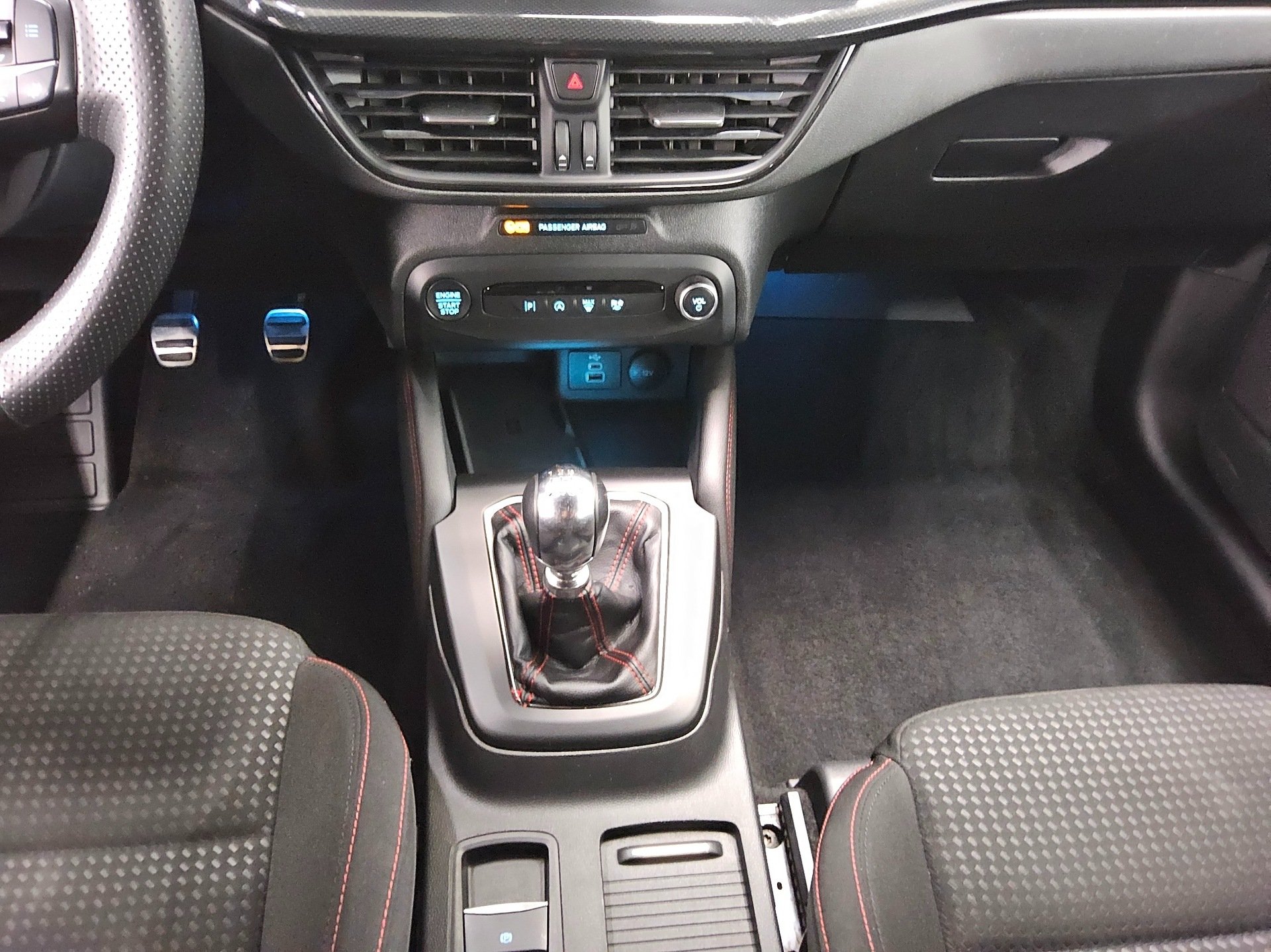 Ford Focus Turnier 1.0 EB ST-Line Navi LED KeyFree 6