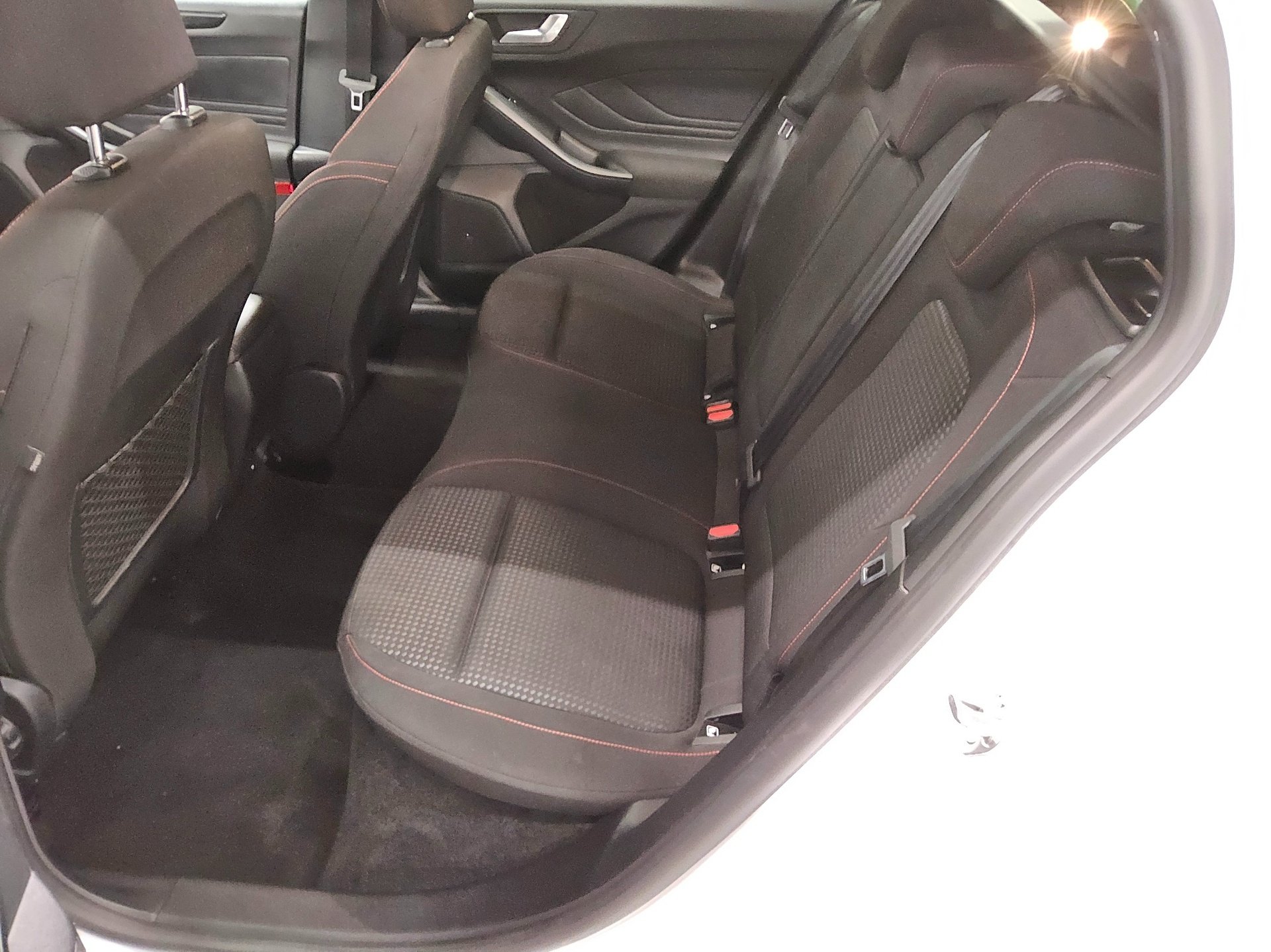 Ford Focus Turnier 1.0 EB ST-Line Navi LED KeyFree 13
