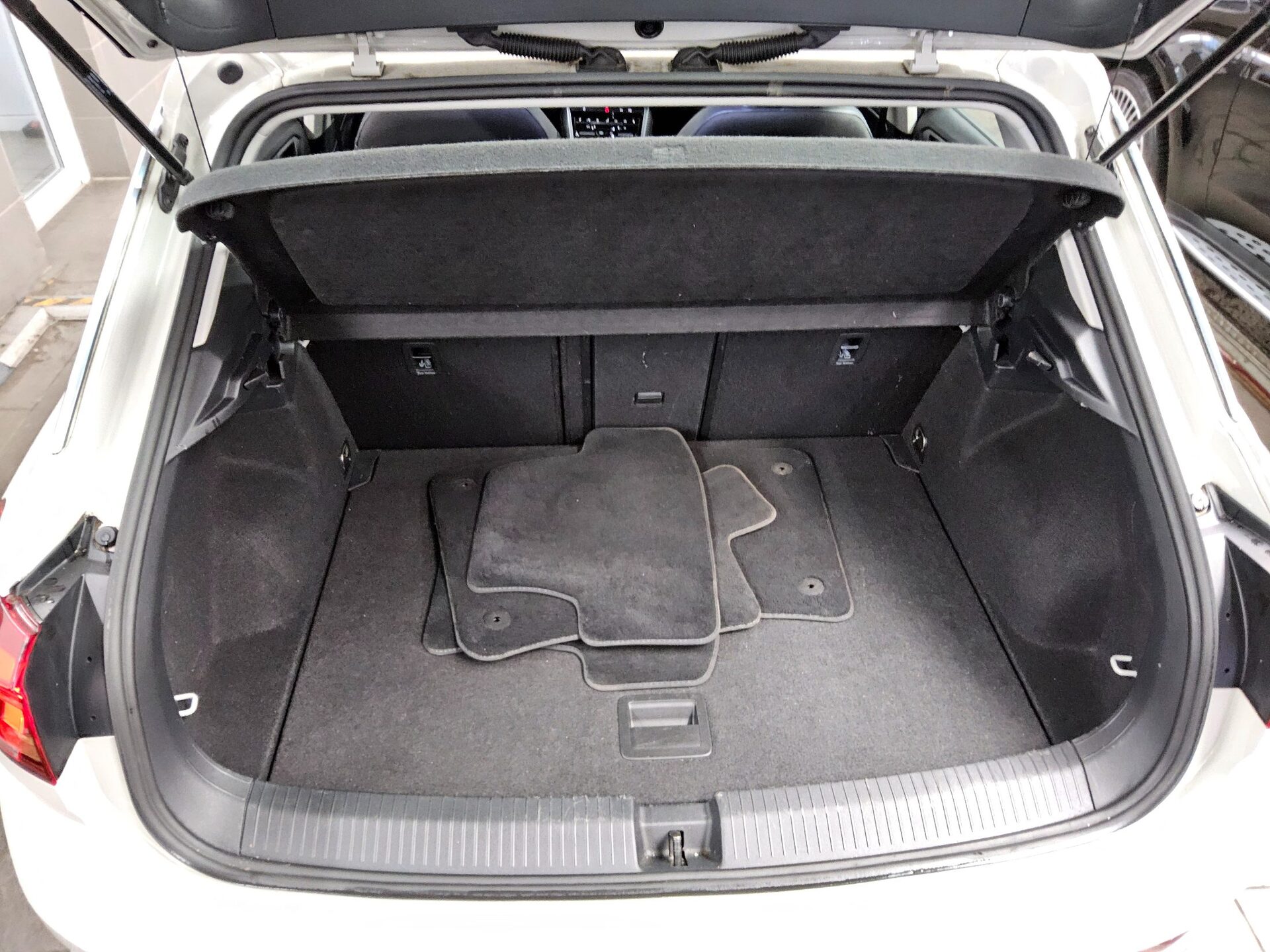 Volkswagen T-Roc 1.0 TSI Style T-Leder Navi LED AID PDC 12