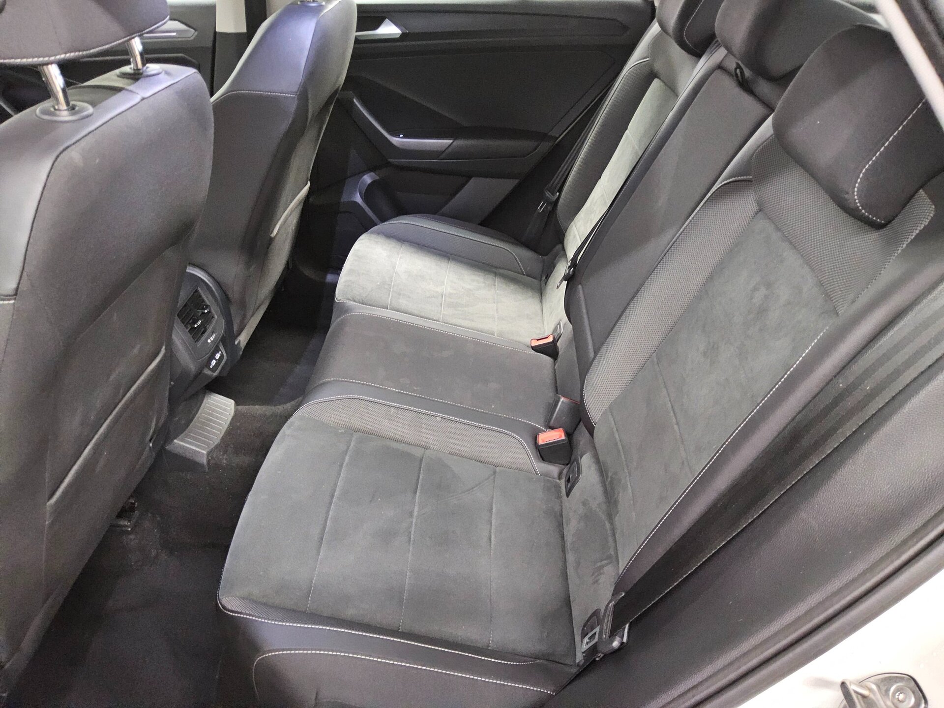 Volkswagen T-Roc 1.0 TSI Style T-Leder Navi LED AID PDC 13