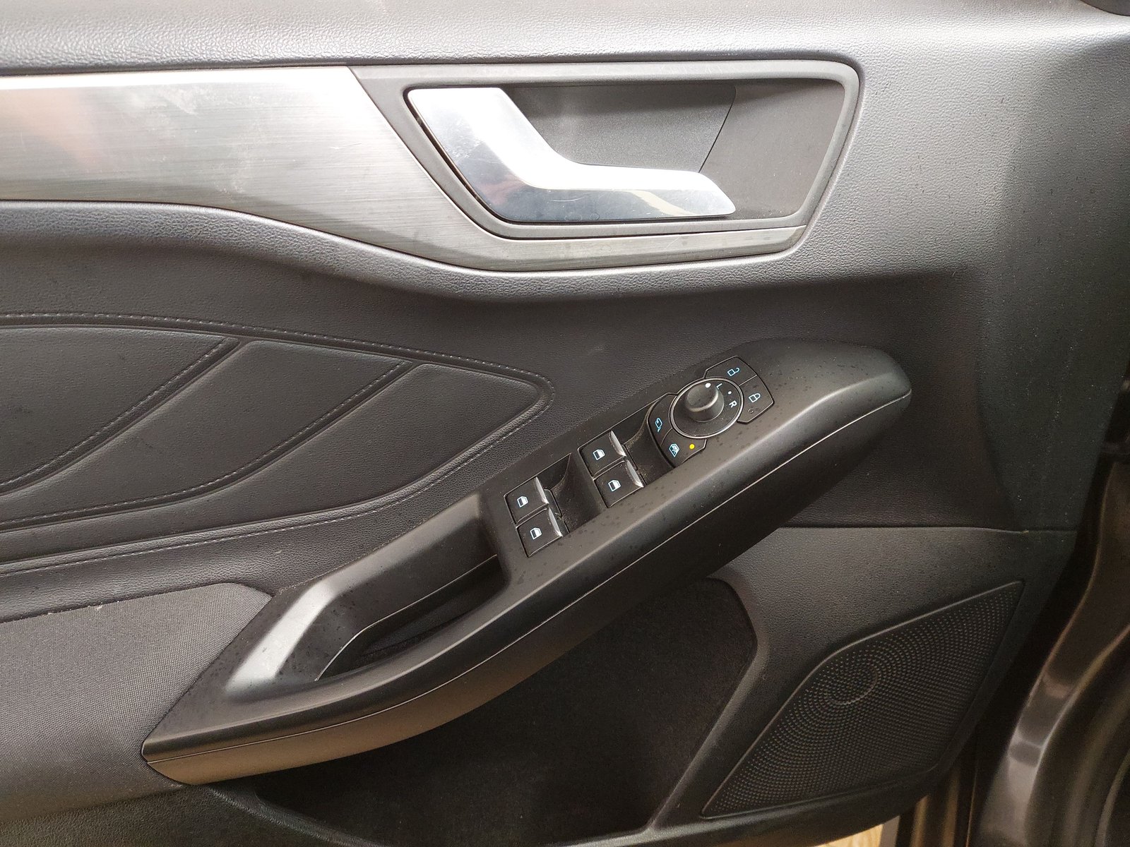 Ford Focus Turnier 1.5 EB Titanium S NAVI LED SHZ PDC 5